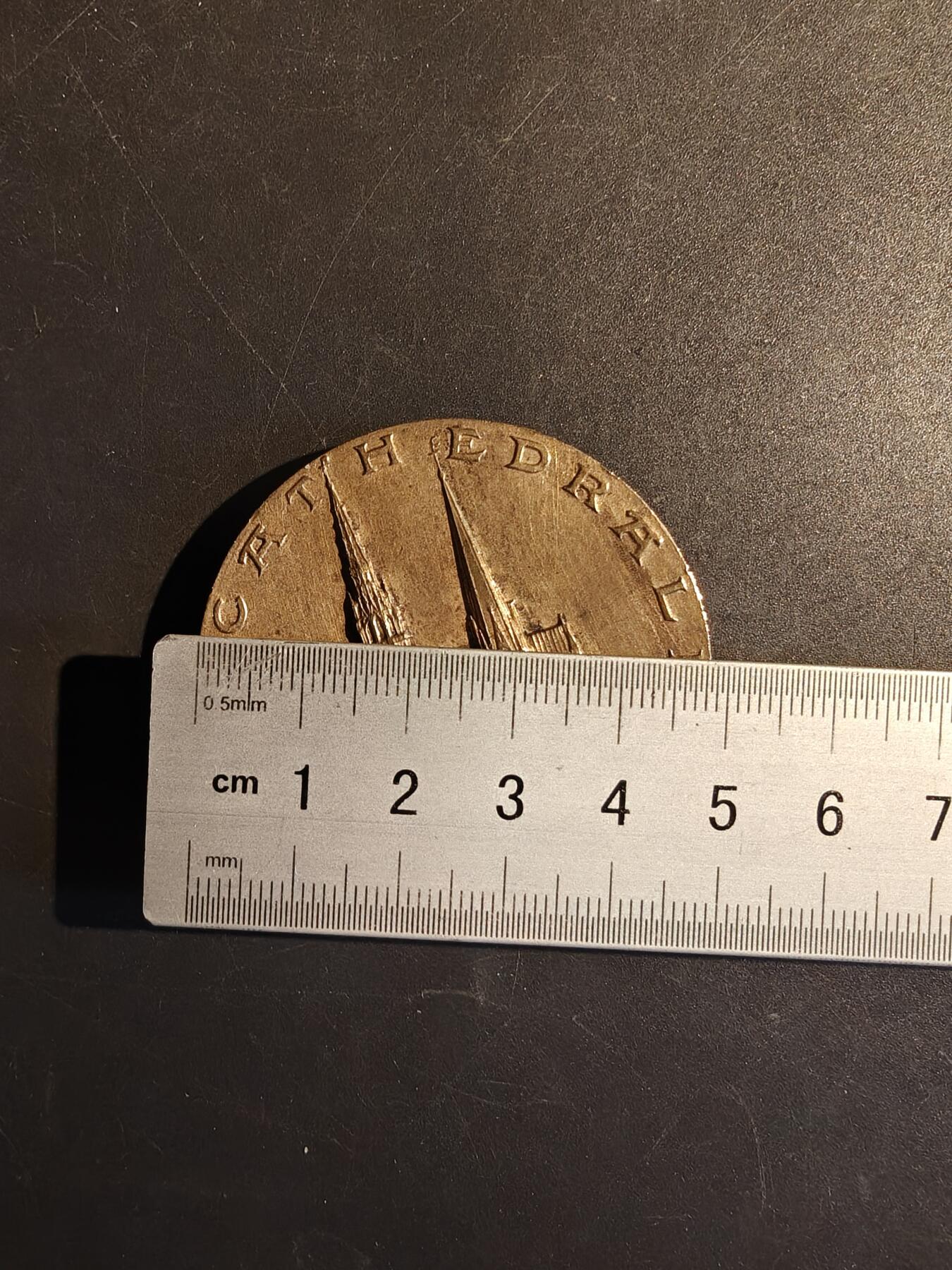 老王徽章第167期 法国沙特尔大教堂大铜章     直径48mm.    重量69.5g