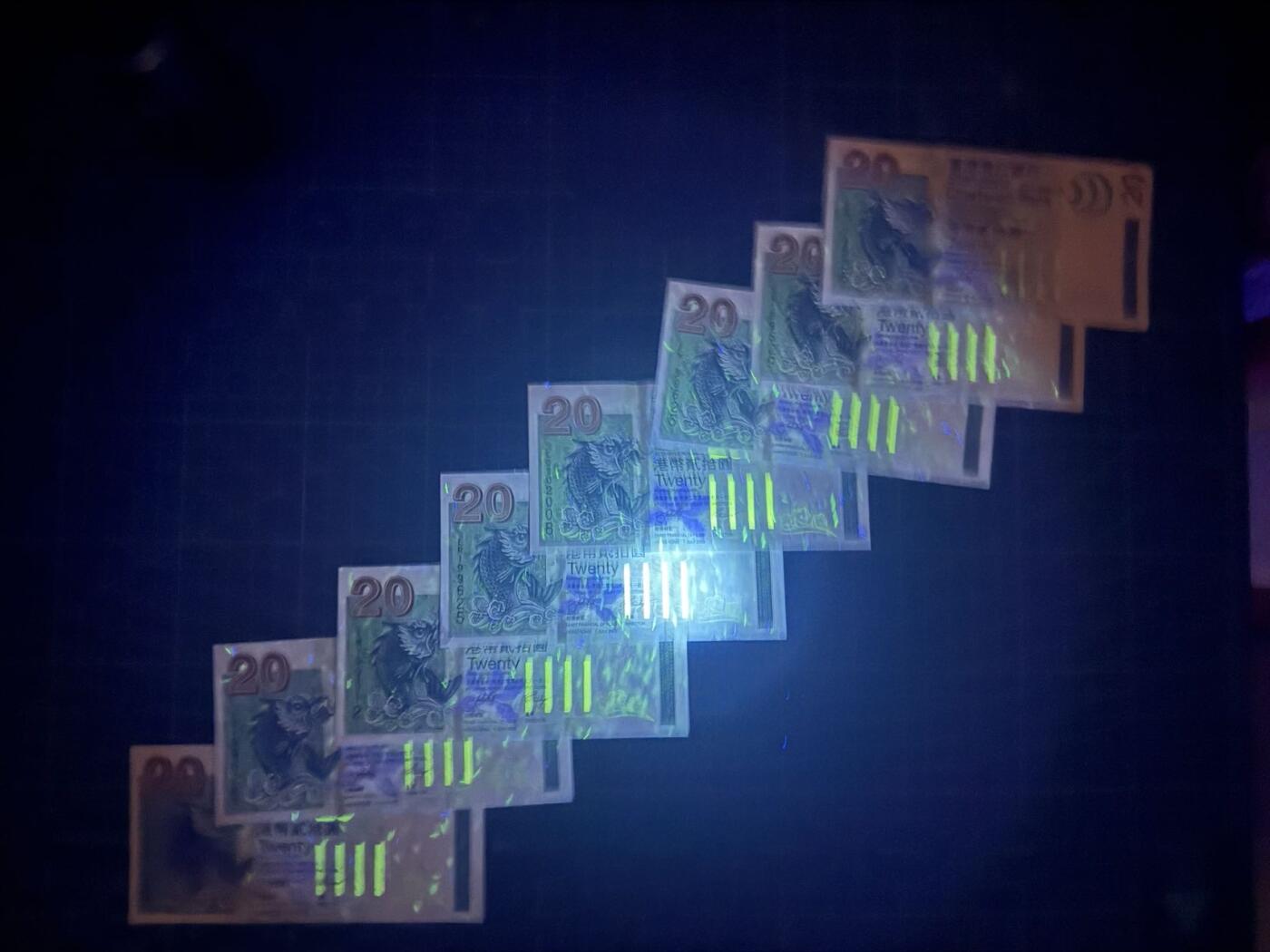 【炜奕收藏】，第五十二期 2003年渣打银行20元共8张，UNC品相，号码均无347