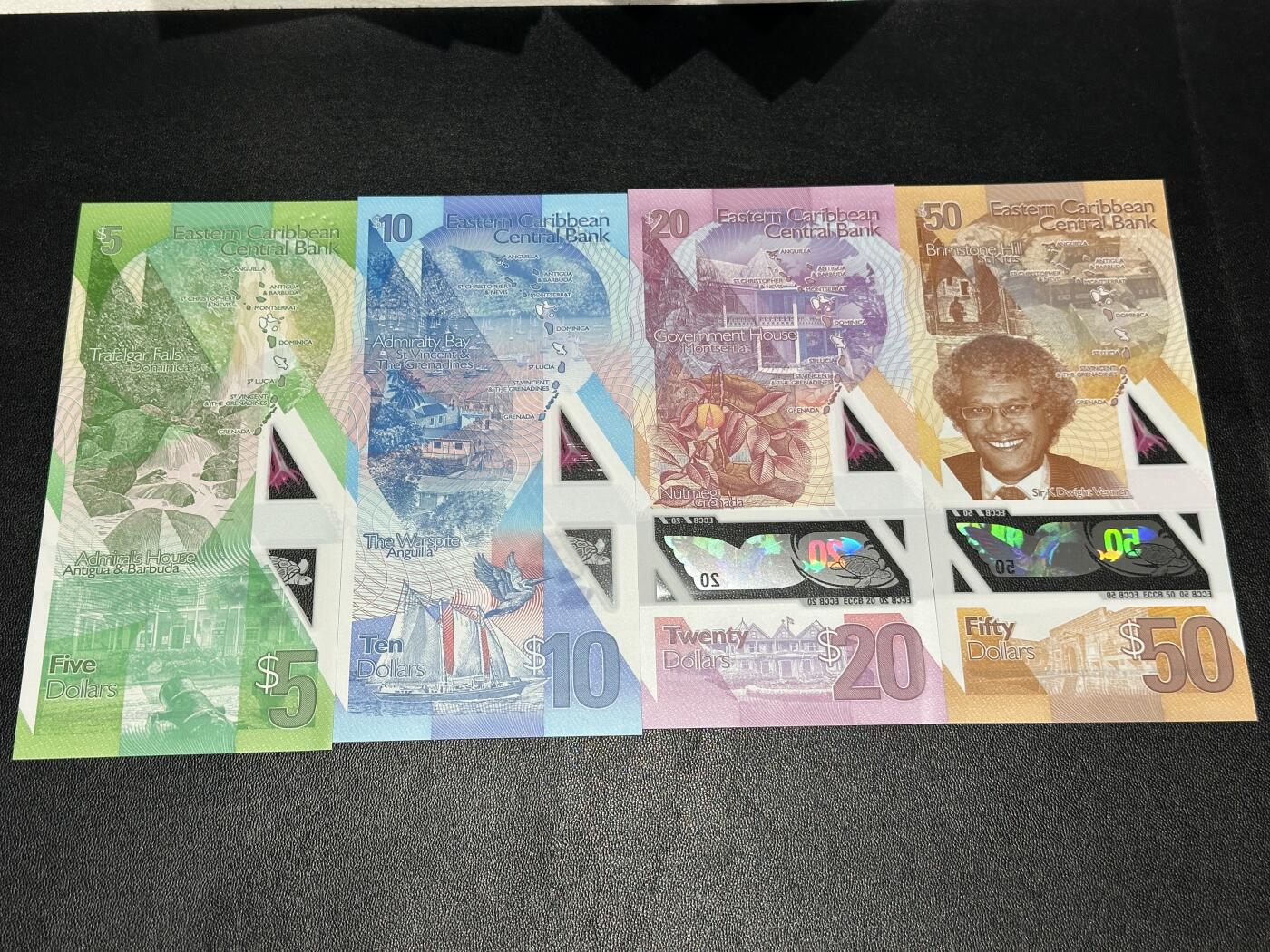 《外钞收藏家》第五百九十期（欧洲强钞、港币、硬通货及丰富裸币大拍场）（本平台长期征集拍品、欢迎藏友们联系合作） 东加勒比5-50面额 四张一起 全新UNC