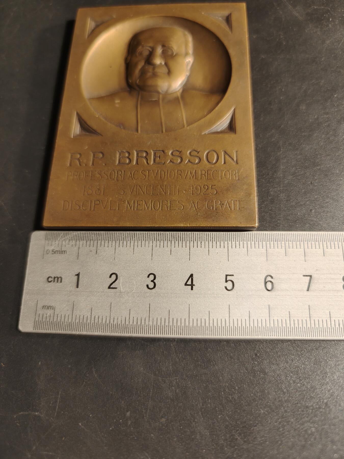 老王徽章第167期 意大利R.P. BRESSON教授方形大铜章     尺寸57×80mm.     重量148.7g
