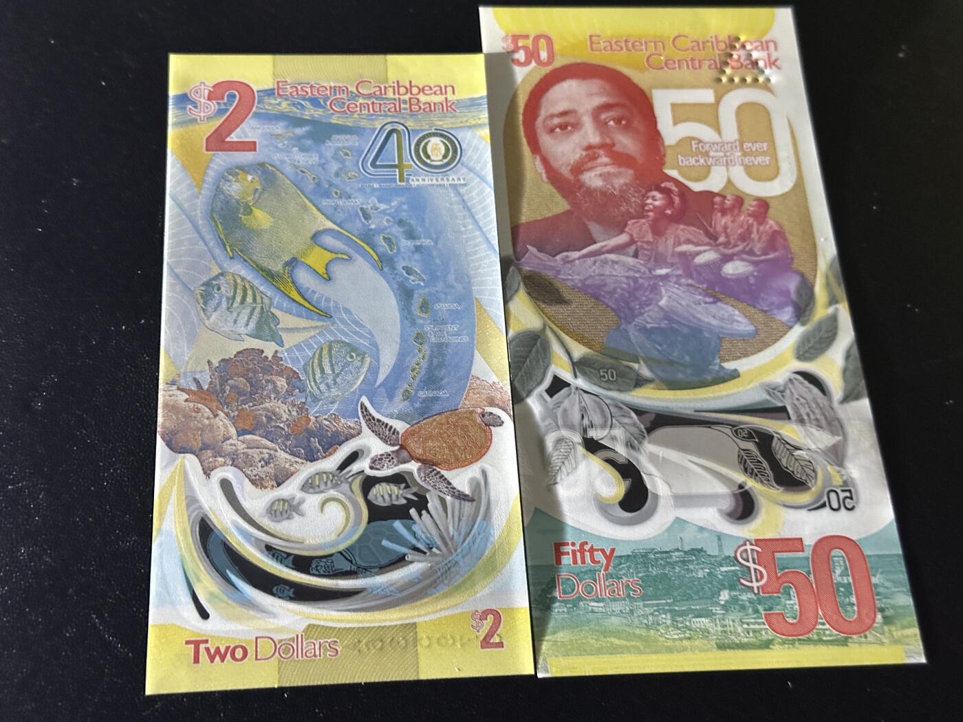 《外钞收藏家》第五百九十期（欧洲强钞、港币、硬通货及丰富裸币大拍场）（本平台长期征集拍品、欢迎藏友们联系合作） 东加勒比40和50面额 2张纪念钞一起 全新UNC 全部是靓号尾9
