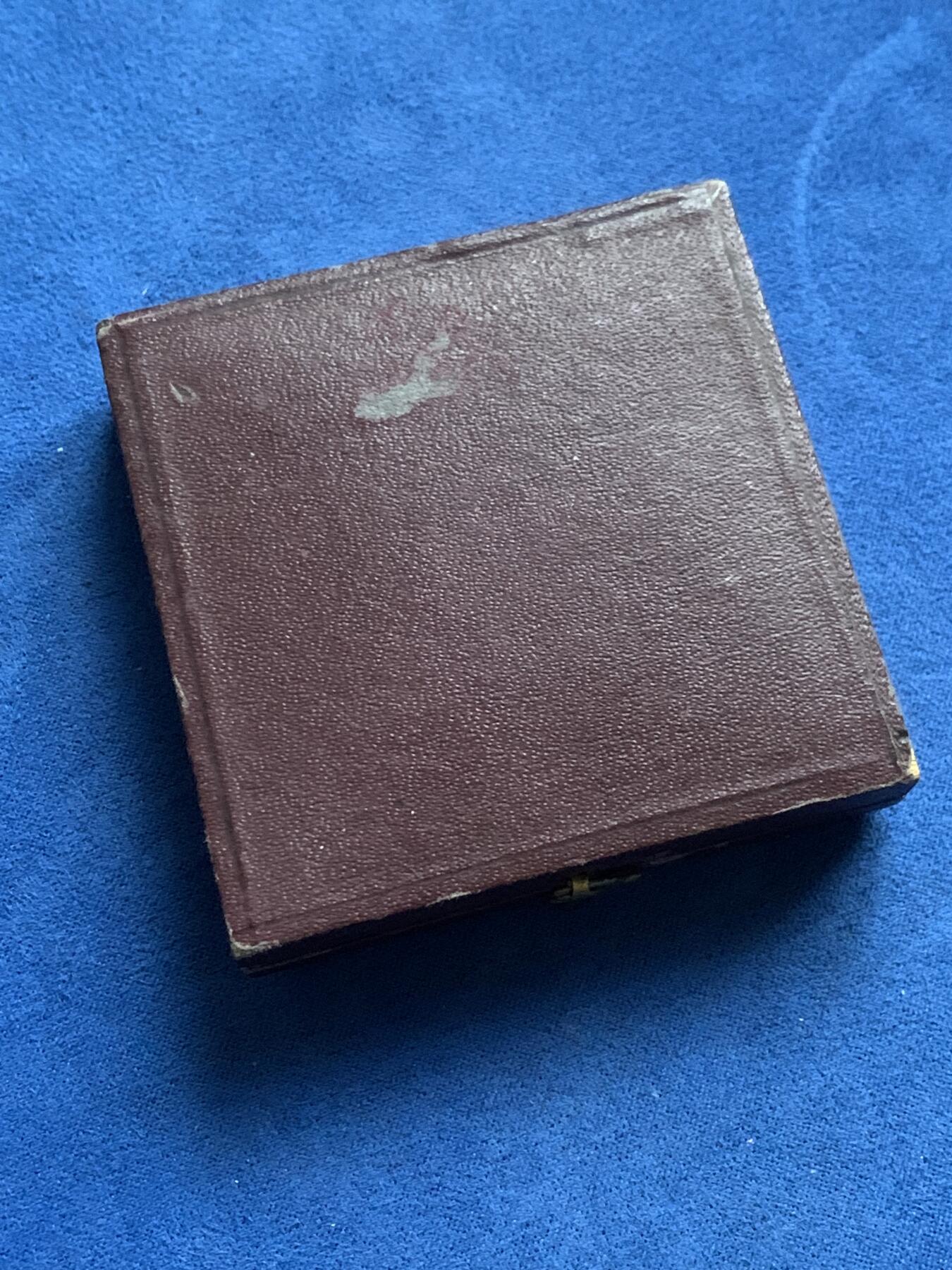 《竞宝斋》第444场 周日，周一，2场连拍 （全场包邮） 法国1939年塞奎纳资本化50周年纪念铜章 59.2克 49.5mm 三角铜标 带盒