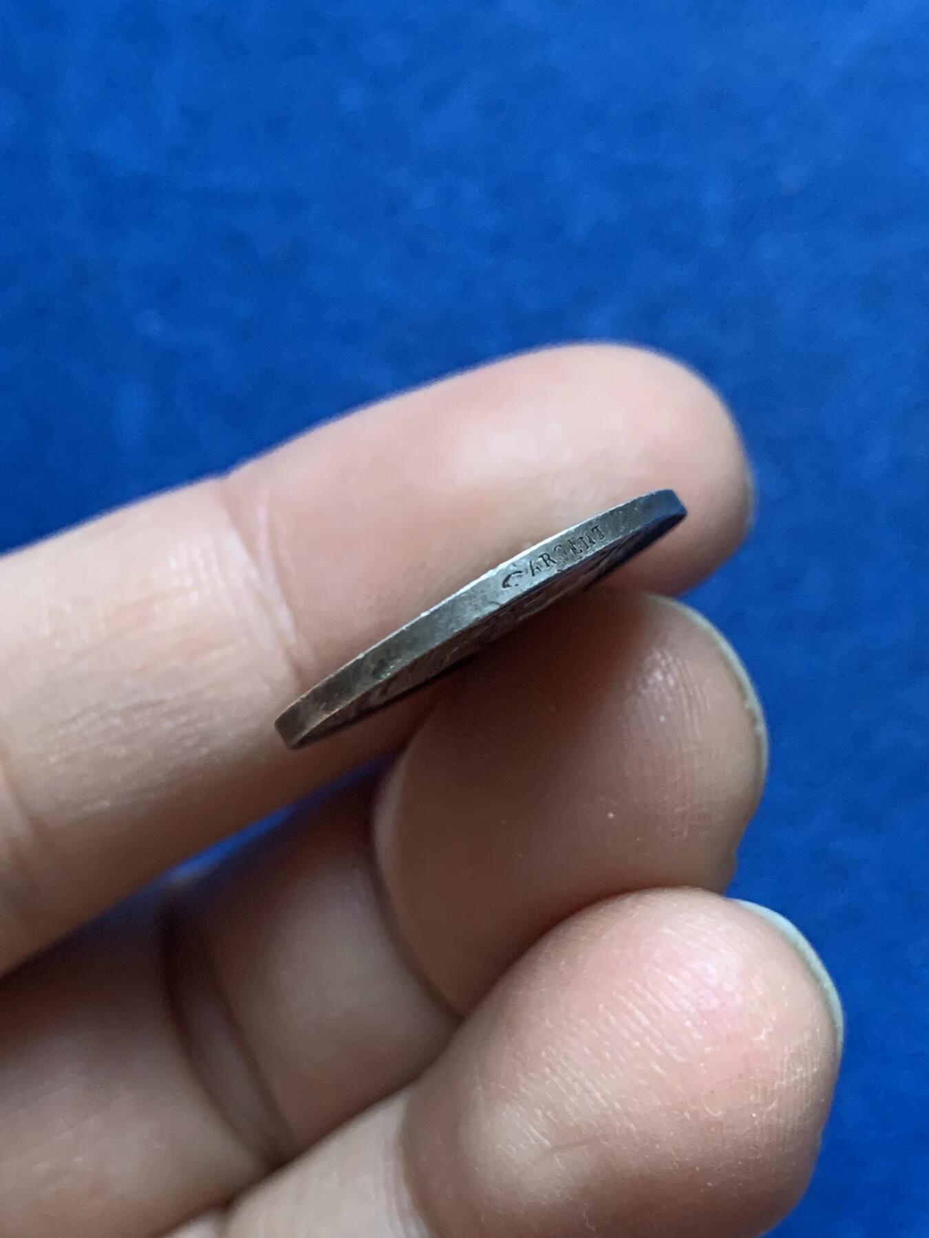 《竞宝斋》第444场 周日，周一，2场连拍 （全场包邮） 法国婚姻纪念银章 背面未刻字 手指铭银标 20mm 3.45g