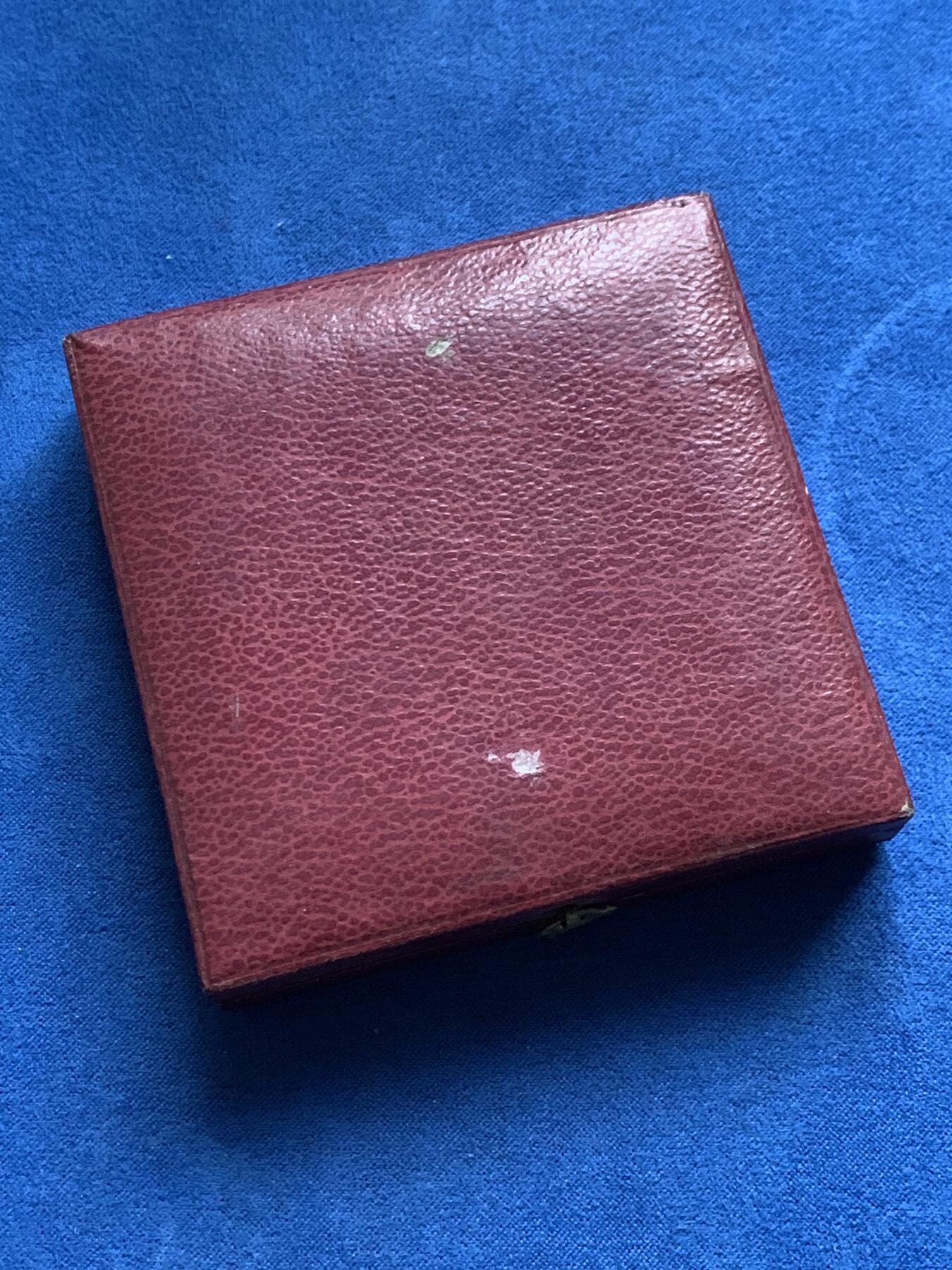 《竞宝斋》第444场 周日，周一，2场连拍 （全场包邮） 法国阿卡雄（比斯开湾地区）城市纪念银章 112.9克 58.6mm 带盒 1968 丰饶角1银标