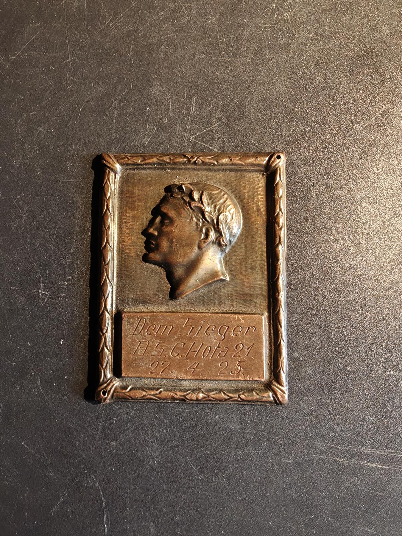 老王徽章第167期 瑞典长跑竞赛方形铜章     尺寸41×53mm.    重量43.8g