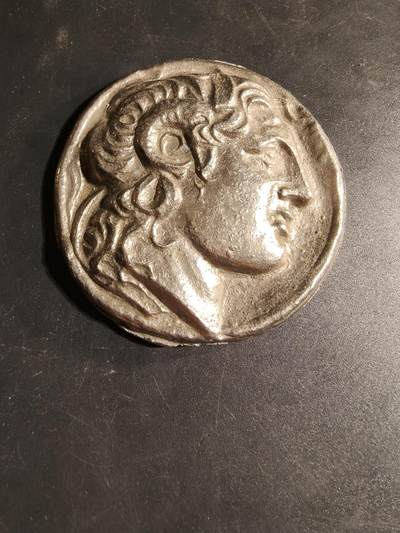 老王徽章第167期 - 亚历山大大帝德拉克马风格纪念章     直径74mm.    重量194.5g