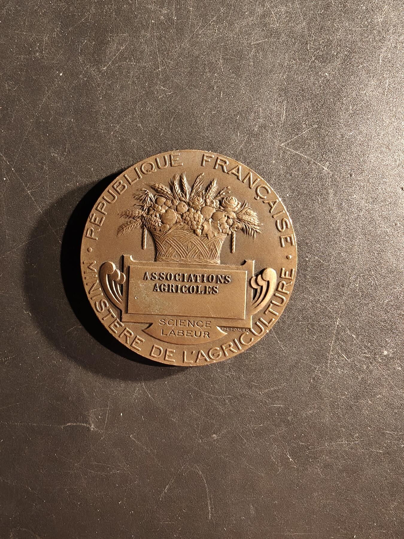 老王徽章第167期 法国农业部农业竞赛大铜章     播种女神     直径50mm.    重量61.5g