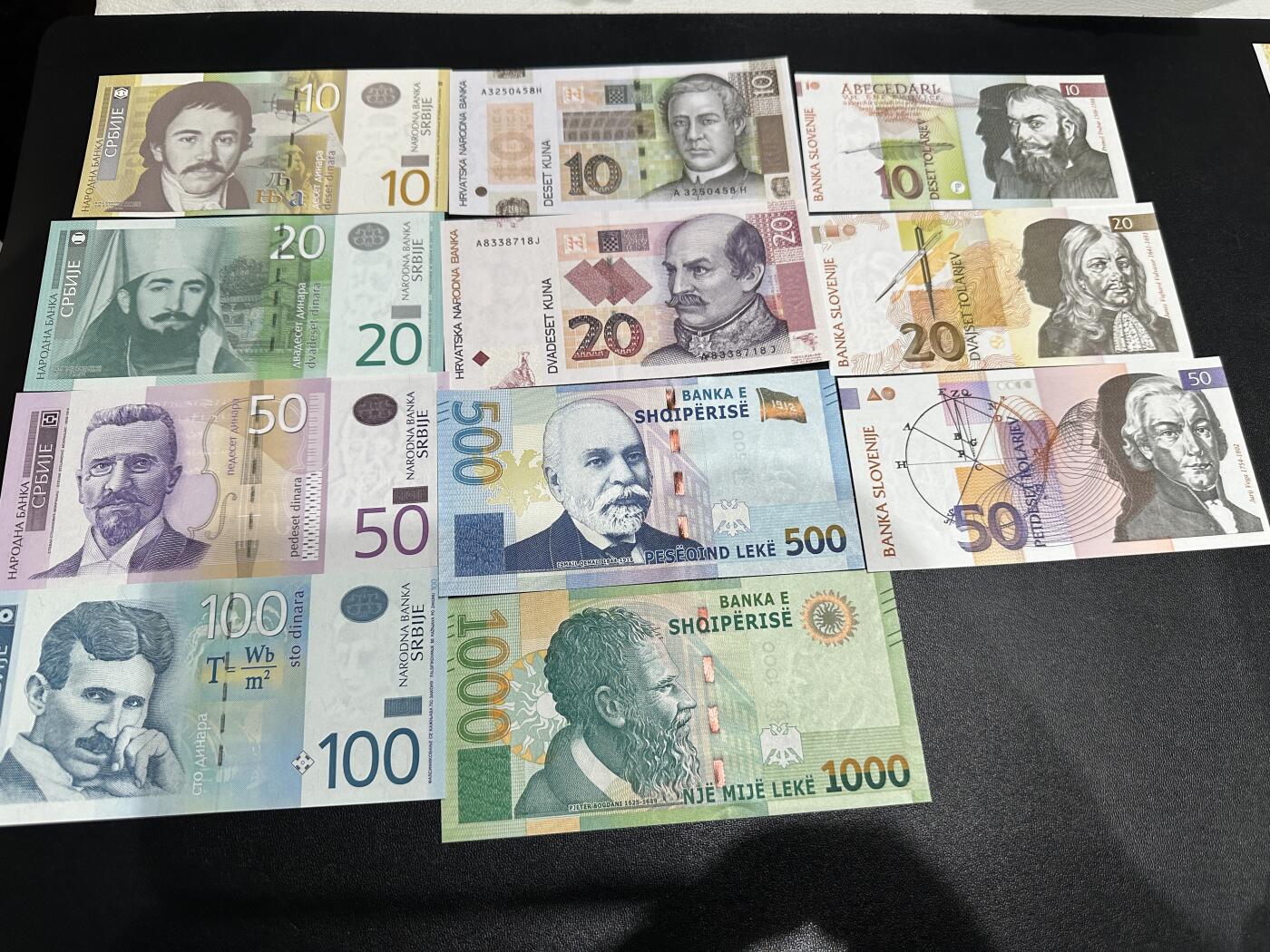 《外钞收藏家》第五百九十期（欧洲强钞、港币、硬通货及丰富裸币大拍场）（本平台长期征集拍品、欢迎藏友们联系合作） 塞尔维亚（有轻微潮）、克罗地亚、斯洛文尼亚、阿尔巴尼亚 11张一起 全新UNC 每个国家都是尾1同