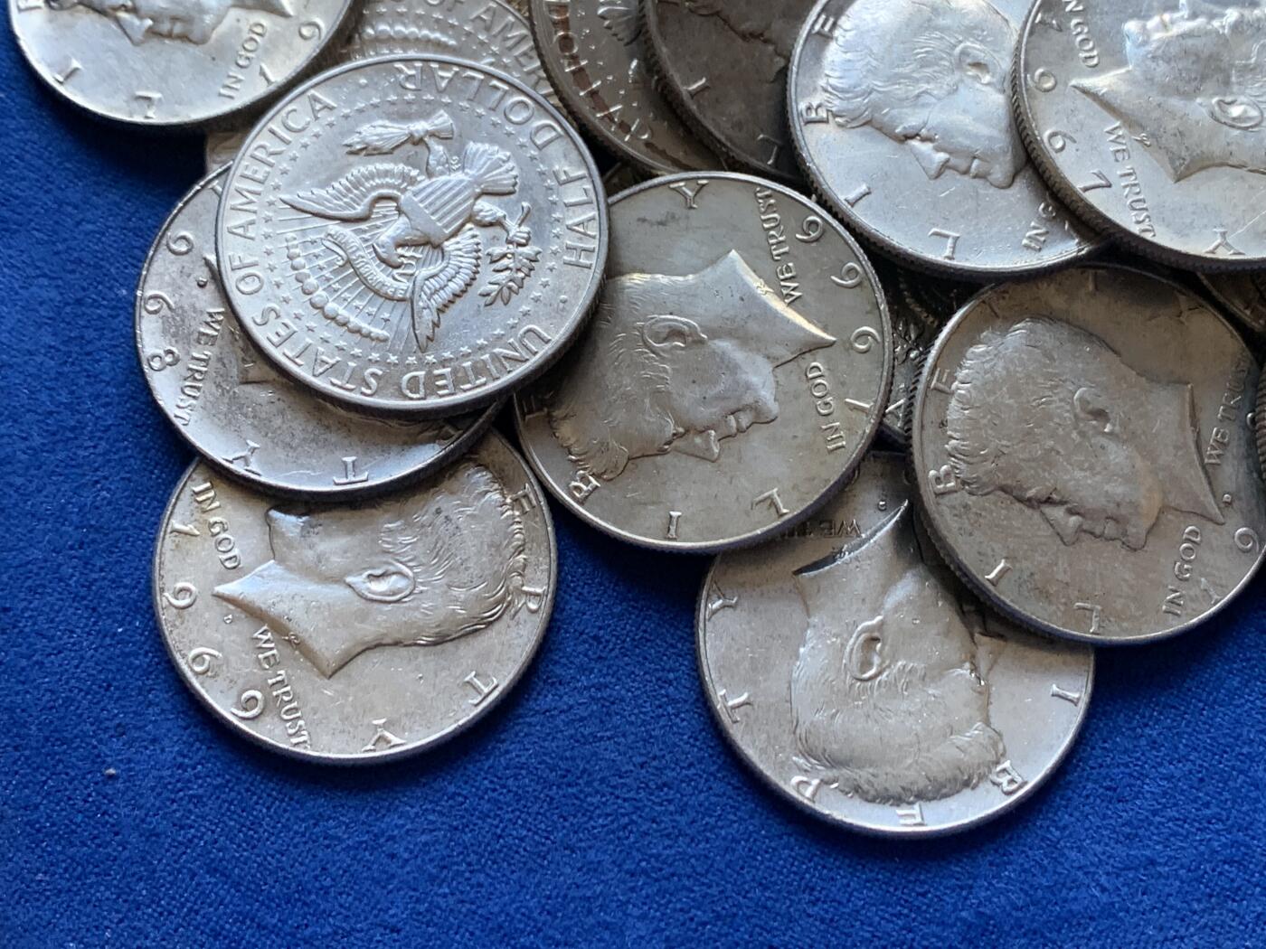 《竞宝斋》第444场 周日，周一，2场连拍 （全场包邮） 美国肯尼迪半美元银币一组 总重约447.6克