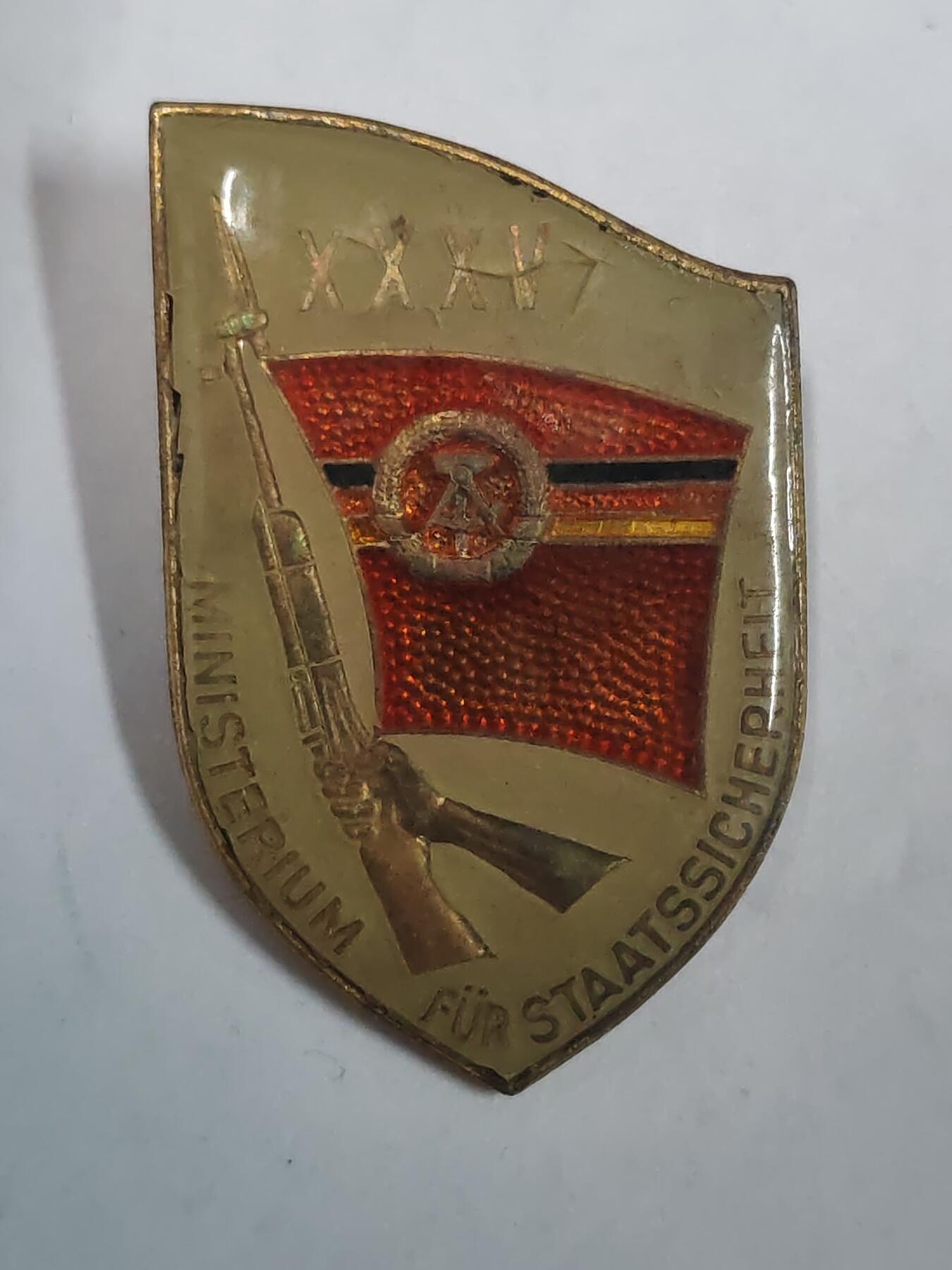 韵星假日拍卖第三十一期 -- Rimey Holidays Auction 31 民主德国史塔西三十五周年证章