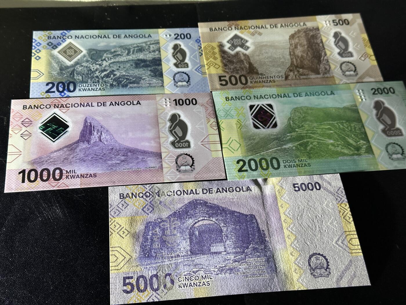 《外钞收藏家》第五百九十期（欧洲强钞、港币、硬通货及丰富裸币大拍场）（本平台长期征集拍品、欢迎藏友们联系合作） 安哥拉200-5000面额 五张一起 全新UNC 尾2