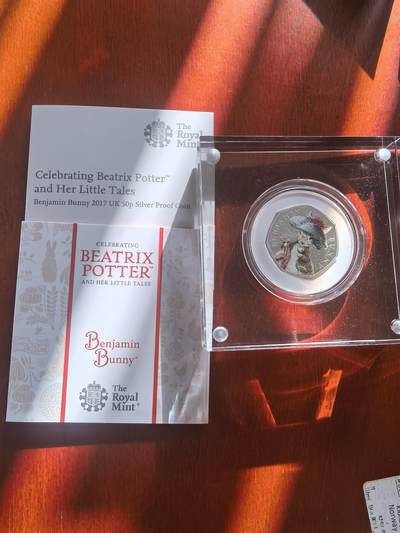 长老汇蛇年精选第七十八场拍卖 2017英国彼得兔系列兔子本杰明50便士精制彩色银币，原盒证
