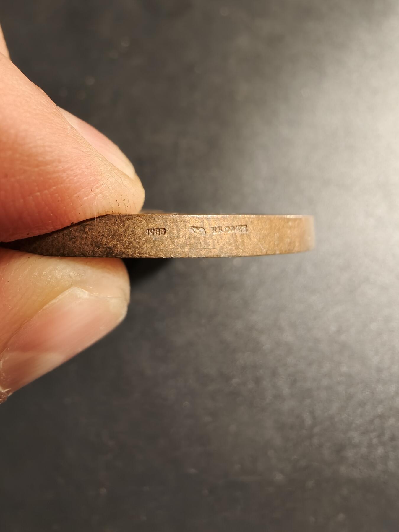 老王徽章第167期 法国北部省克鲁瓦市大铜章      直径50mm.    重量60g