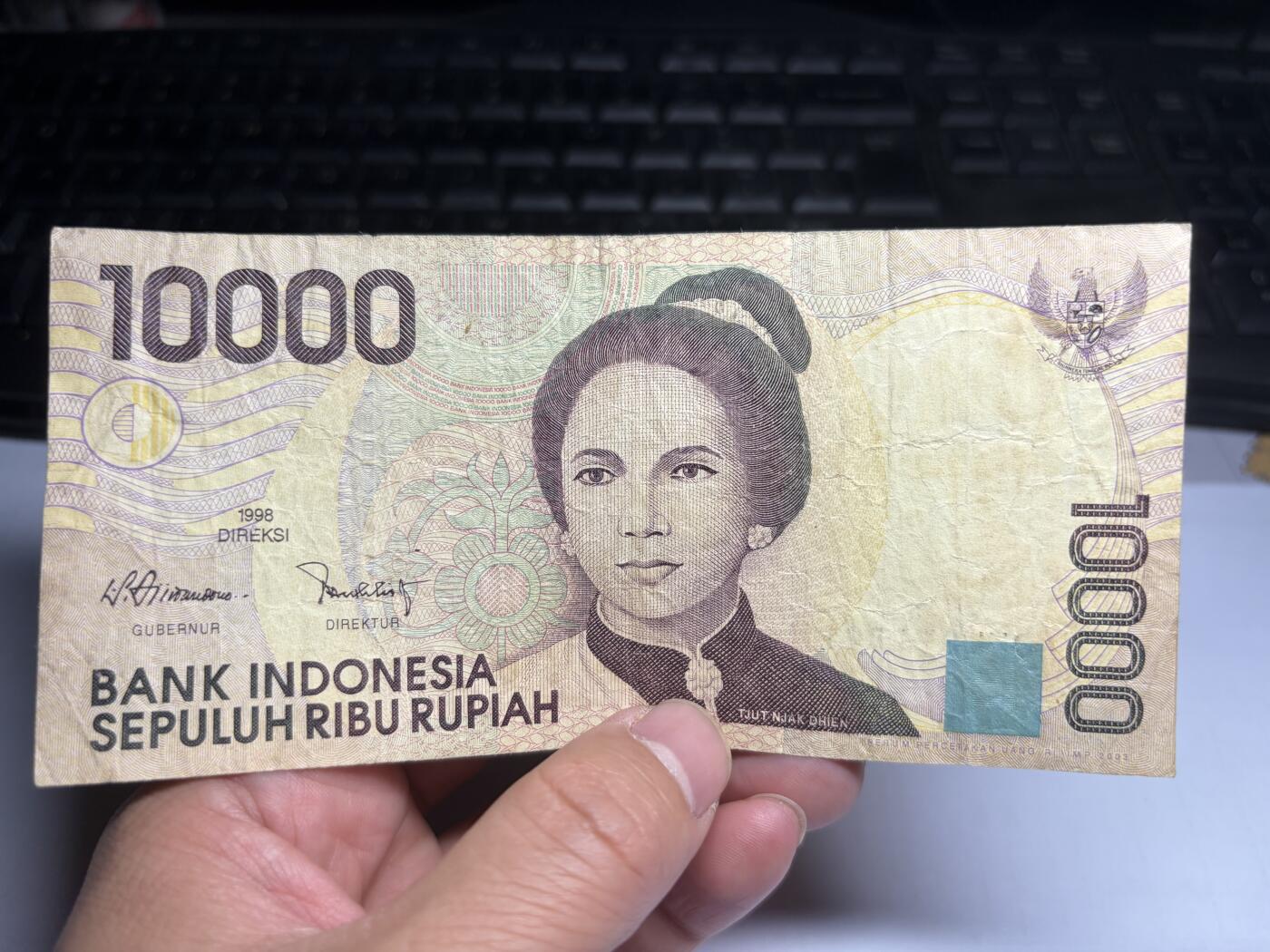 2025年集古藏今外币拍卖第十期-第10场—（总第290拍-纸币专场），本期拍完结算一次，发货时间2-3天，休息几天后继续新的一期拍卖。 1998年印尼10000盾