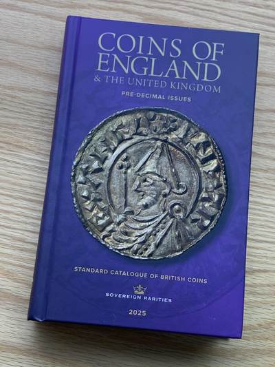 《竞宝斋》第444场 周日，周一，2场连拍 （全场包邮） - 2025最新版英国钱币标准目录，完整收录英国从打制币到10进制前的钱币，英系藏家必备，PCGS和NGC官方参考目录，约1.15公斤。
