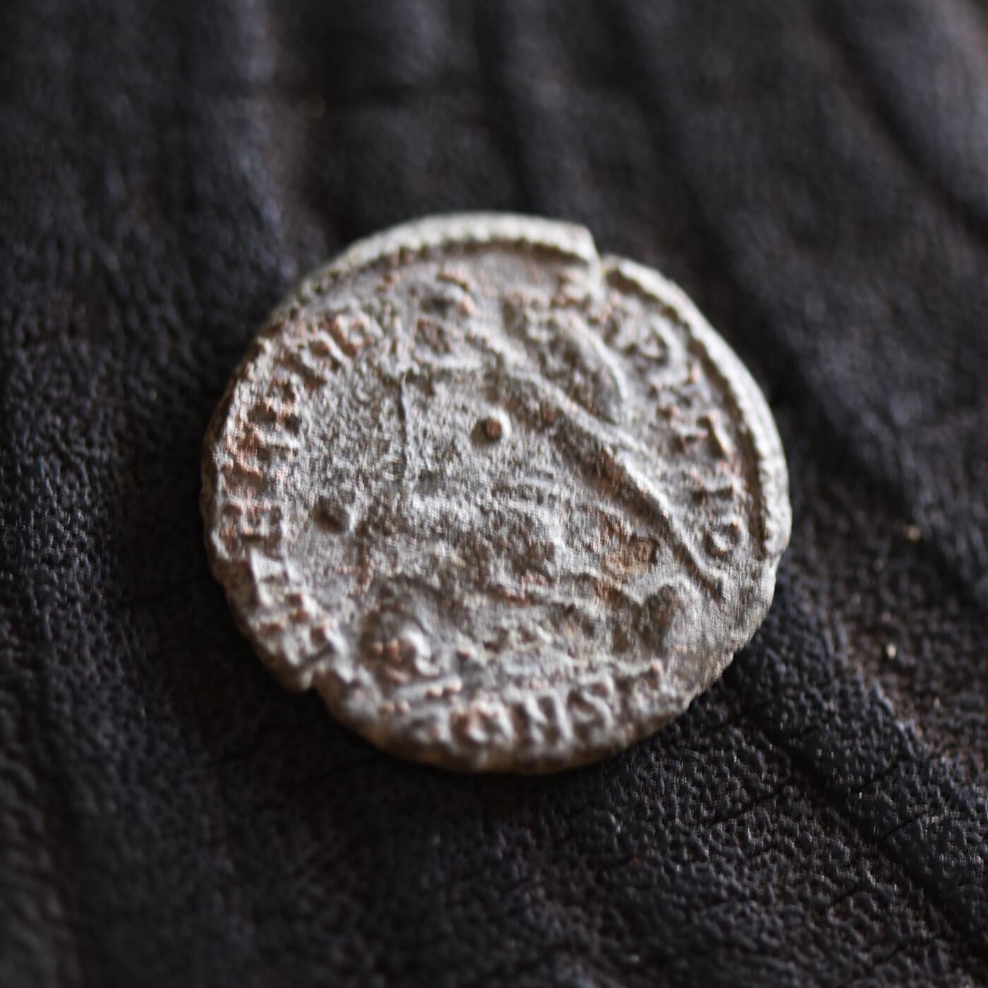 【良泉】【2025年最后一场】12月18日晚19.30点开拍！188组【直播场】西方古代钱币、丝路杂项、印章！  【藏家出品B】公元337-361年，古罗马帝国，君士坦提乌斯二世，君士坦丁堡造币厂，2.57克