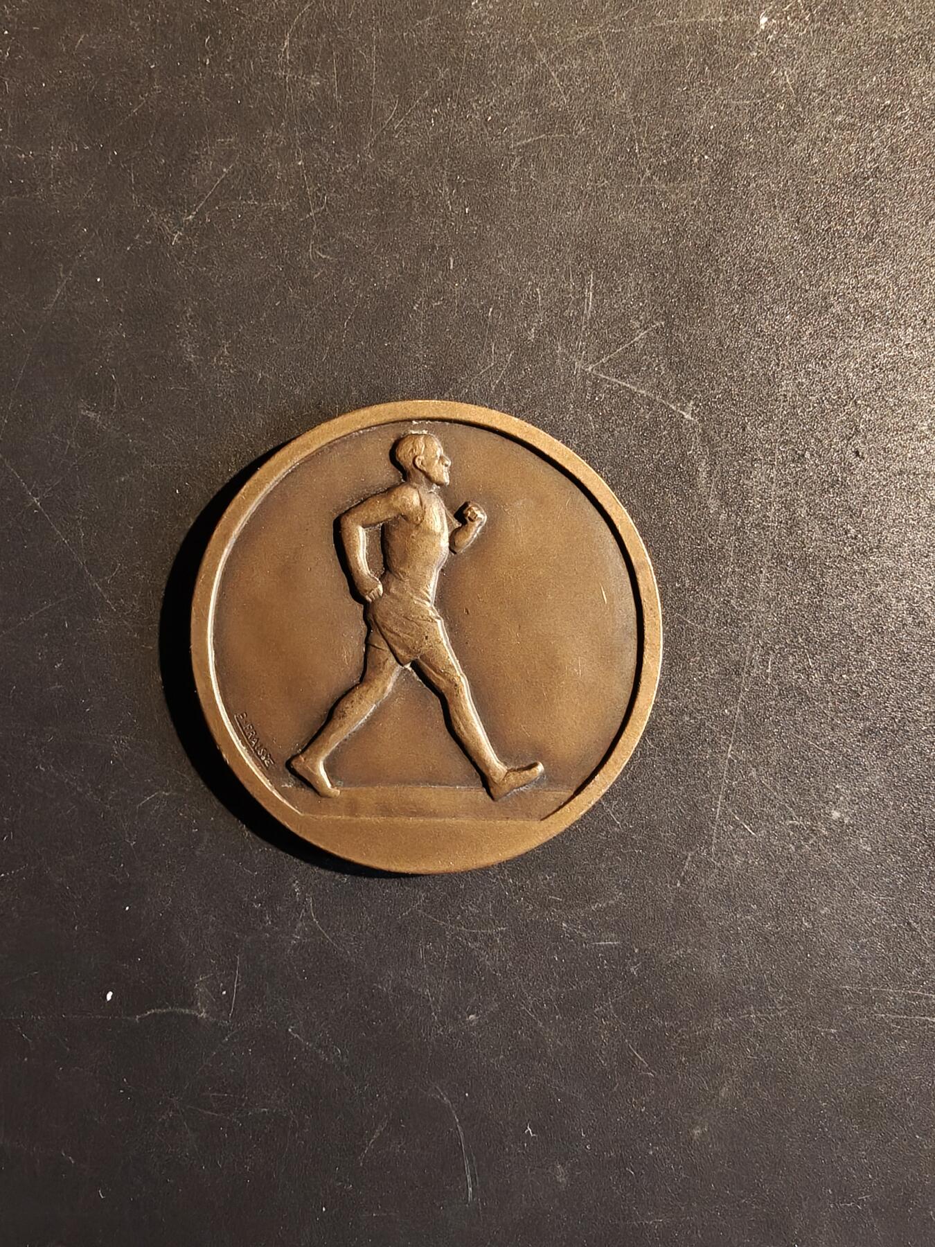 老王徽章第167期 法国“小巴黎人报”竞走竞赛大铜章     直径50mm.    重量55.3g