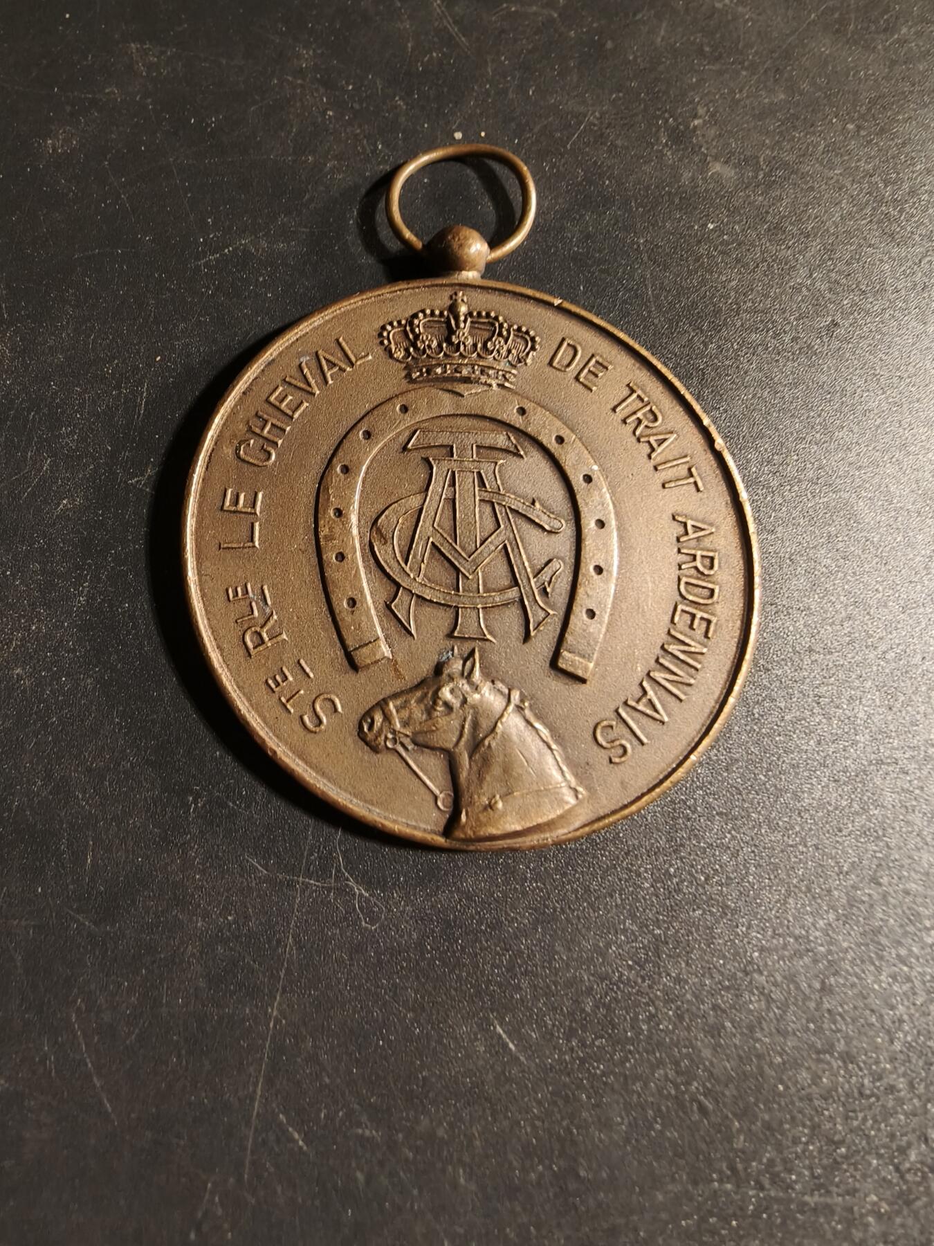 老王徽章第167期 比利时皇家阿登马协会奖章      直径50mm.    重量52.9g