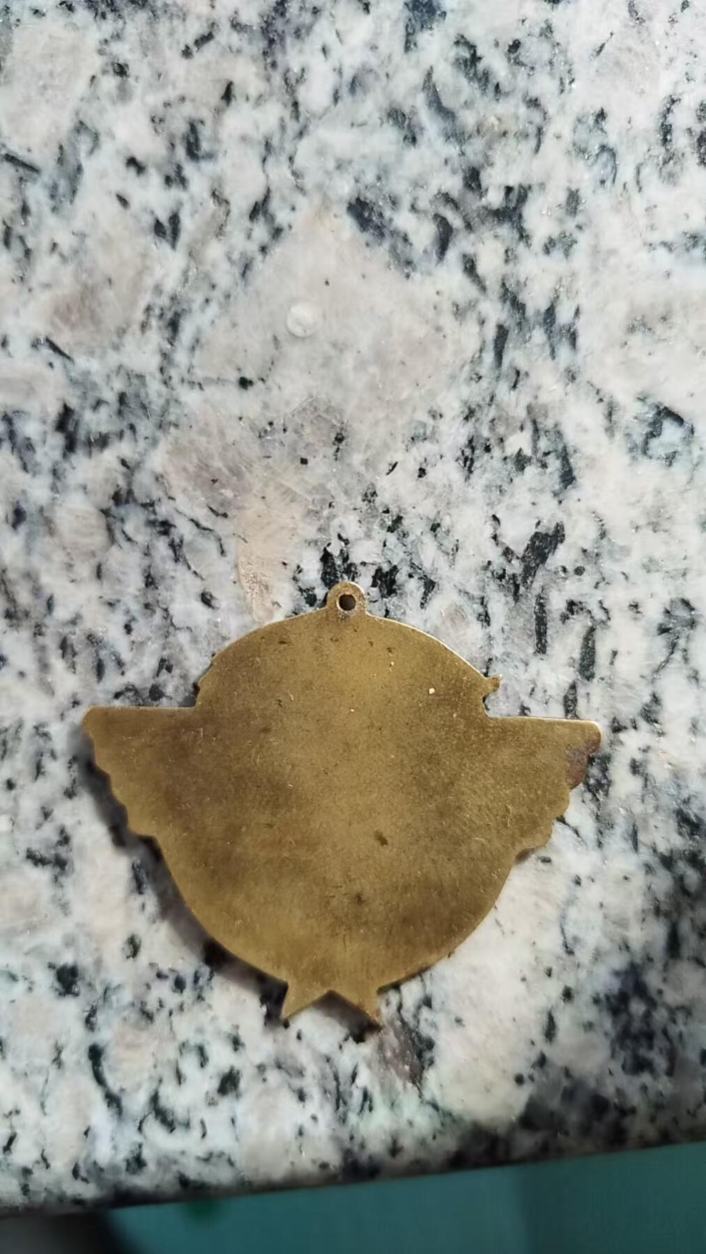 【玉仁】年底最后一拍.徽章书籍钱币场（全场0起.精品多多） 解放时期颁发的“东北解放纪念章”，东北人民政府与解放后期制作，发给参与东北解放战争的人民军队战士和支前农工，保真老