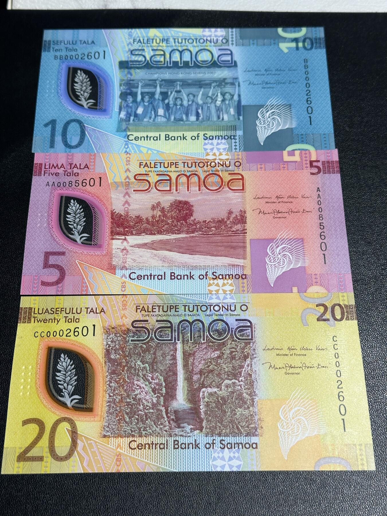 《外钞收藏家》第五百九十期（欧洲强钞、港币、硬通货及丰富裸币大拍场）（本平台长期征集拍品、欢迎藏友们联系合作） 萨摩亚10、20塔拉 2张是全同号千位号2601 /5塔拉是AA冠尾601靓号 三张一起 全新UNC