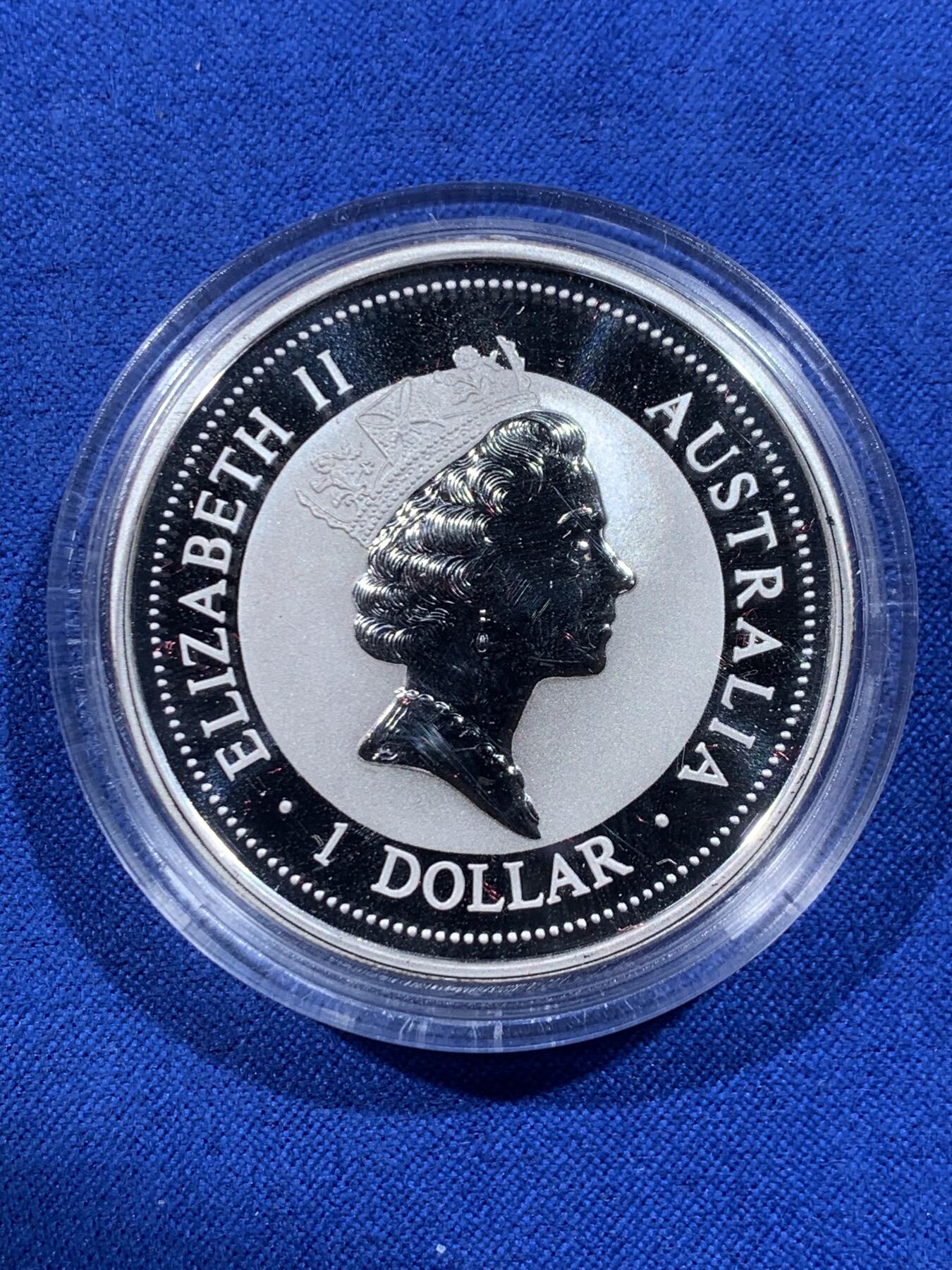 《竞宝斋》第444场 周日，周一，2场连拍 （全场包邮） 澳大利亚 1997年 笑翠鸟 熊猫镶嵌银币 每枚含纯银1盎司999银，镶嵌部分重约0.5克黄金，发行1.5万枚，为上海国际钱币展而发行，细节见图。