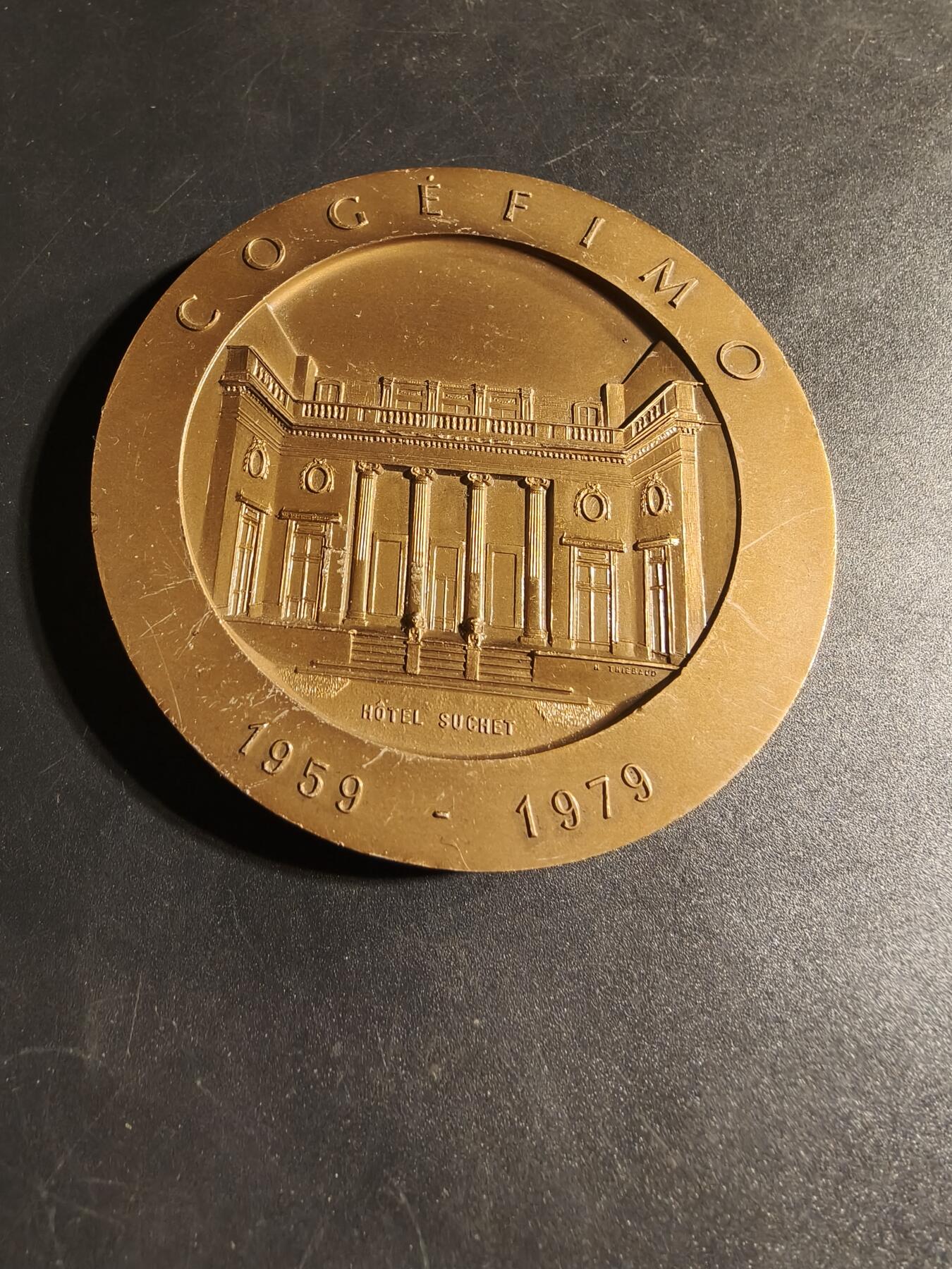 老王徽章第167期 法国Cogefimo公司在Hotel Suchet成立20周年大铜章     直径72mm.     重量240g