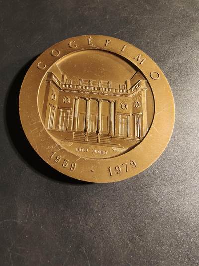 老王徽章第167期 - 法国Cogefimo公司在Hotel Suchet成立20周年大铜章     直径72mm.     重量240g