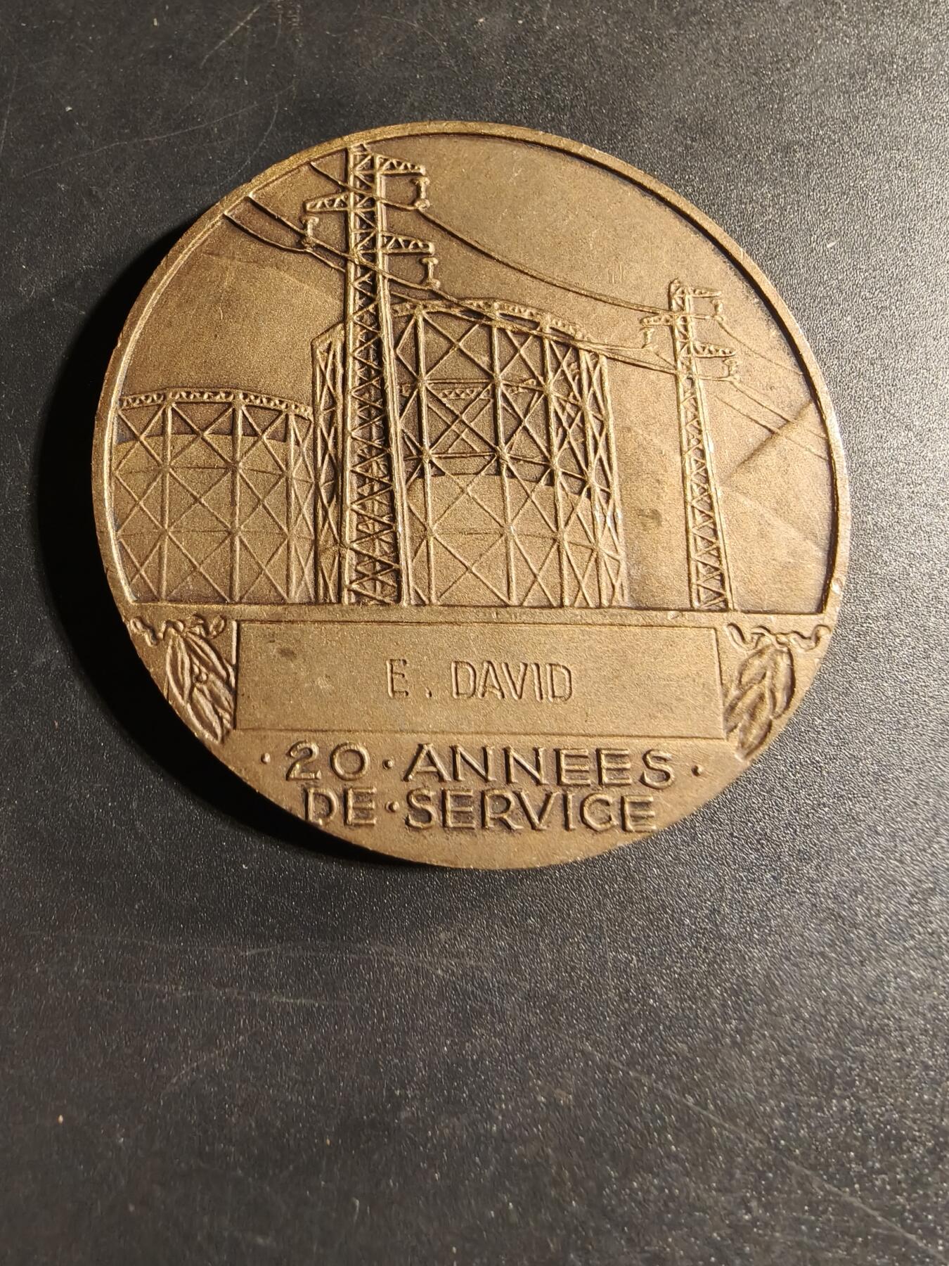 老王徽章第167期 法国电气公司大铜章     大师Dropsy 版本     直径54mm.    重量70.6g