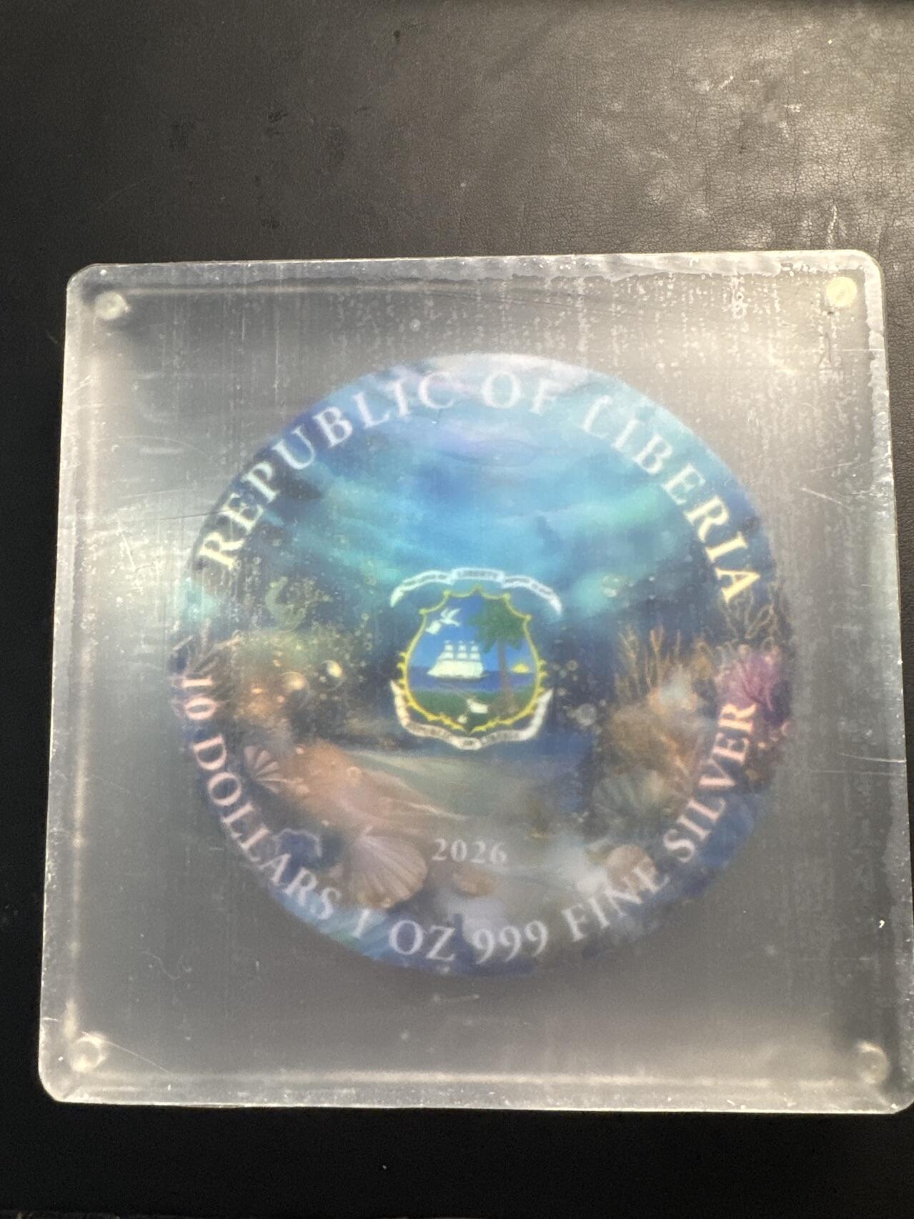 ❤️【币观天下】❤️ 第333期钱币拍卖- 2025.12.5周五晚上6点半场-长期征集拍品 利比里亚2026年海底世界美人鱼1盎司120毫米超薄工艺大尺寸彩色幻彩银币