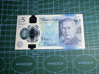 【炜奕收藏】，第五十二期 - 2024年英国5镑，查尔斯头像，UNC品相，CA01首发冠号码无47