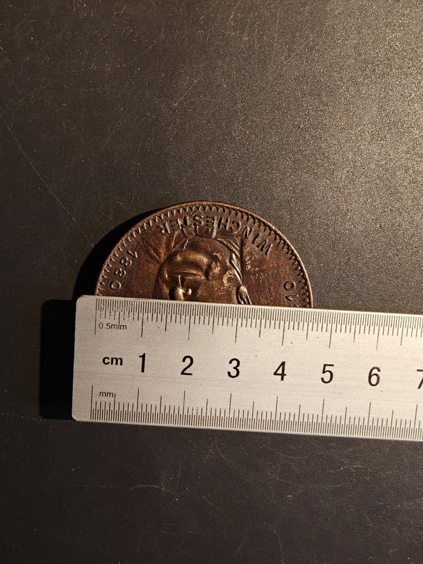 老王徽章第167期 法国《武器公报》纪念菲利普•温彻斯特纪念章      他是著名温彻斯特连发步枪的推广者     直径46mm.    重量59.1g