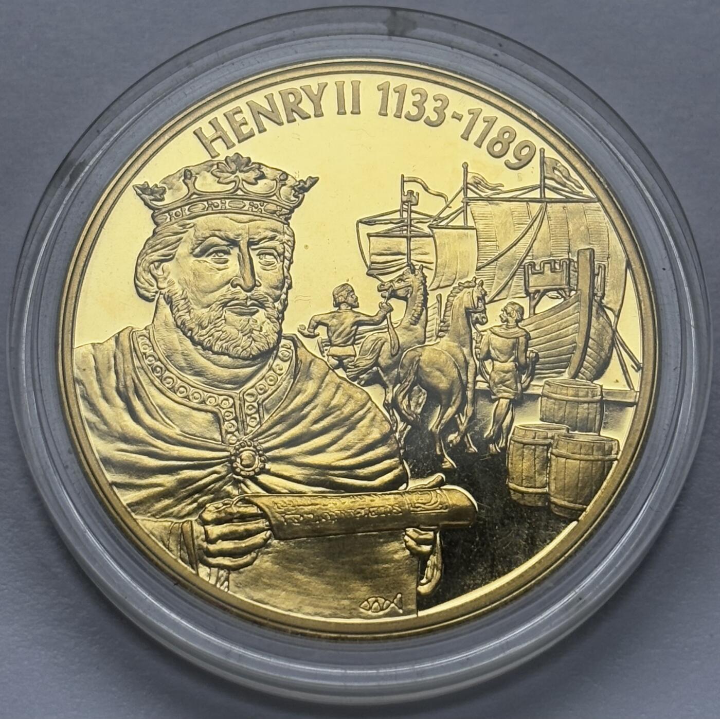 文馨钱币收藏第 283 场，【大雪鉴珍，寒英缀金】金银纪念币精品场，诚邀您的参与【长期接代拍品】 全新 2004 年东加勒比 1133-1189 亨利二世铜镍镀金 2 元精制纪念币