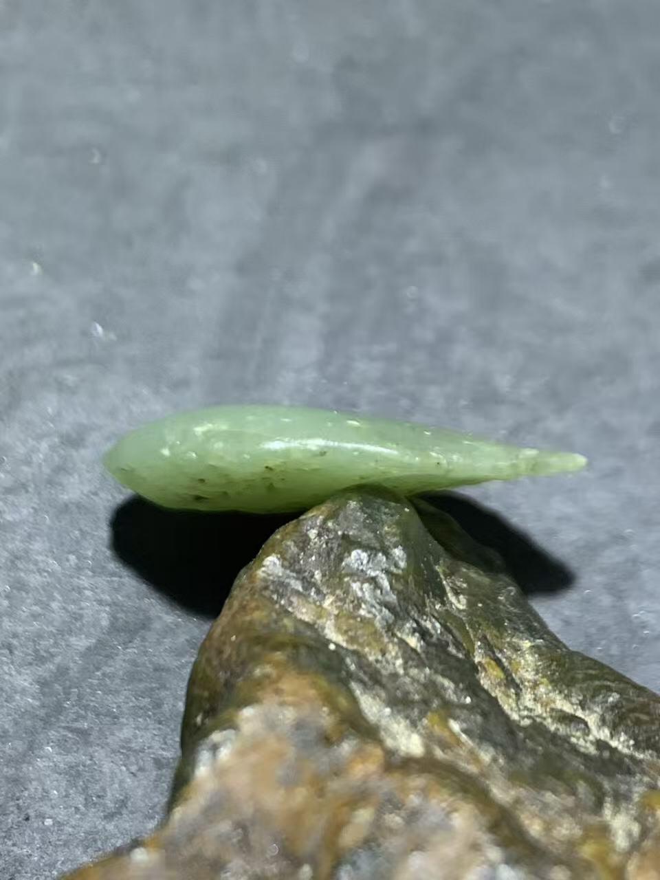 新疆戈壁料风化纹和田玉青玉小原石一颗，