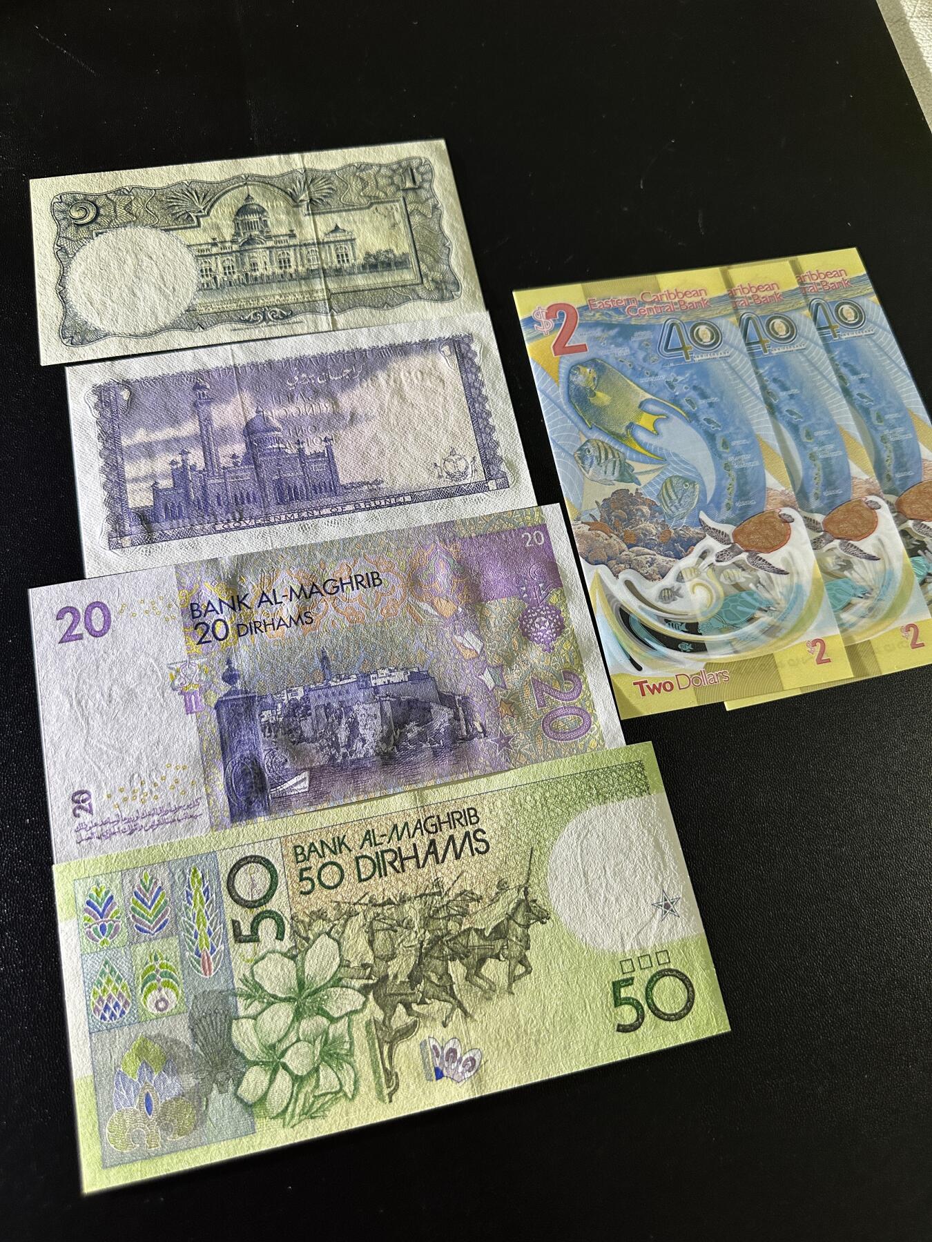 《外钞收藏家》第五百九十一期（畅拍场）（本平台长期征集拍品、欢迎藏友们联系合作） 泰国1泰铢+文莱1元+东加勒比2元3张+摩洛哥20、50 七张一起  全新