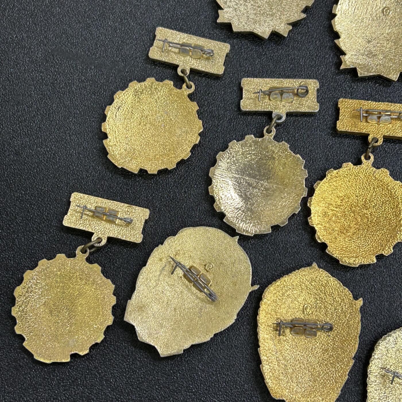 西秦中古拍卖第六十八期 苏联劳动红旗手、五年计划中劳动红旗手奖章全套 