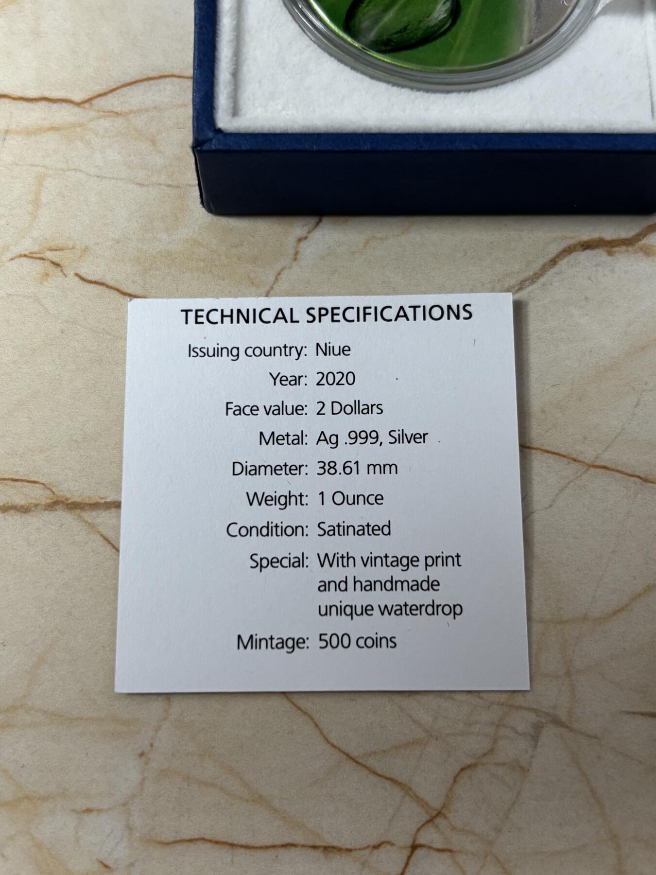 第184期拍卖 纽埃2020年花卉系列荷花镶嵌大颗水晶露珠仿古1盎司银币，999银，发行500枚