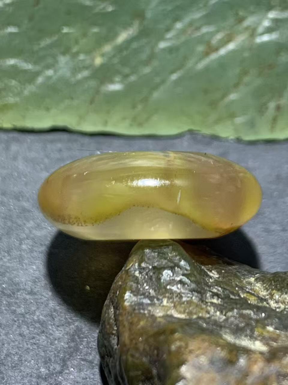 精美高润度冻料飘鸡油黄蒙料战国红玛瑙平安扣一个！