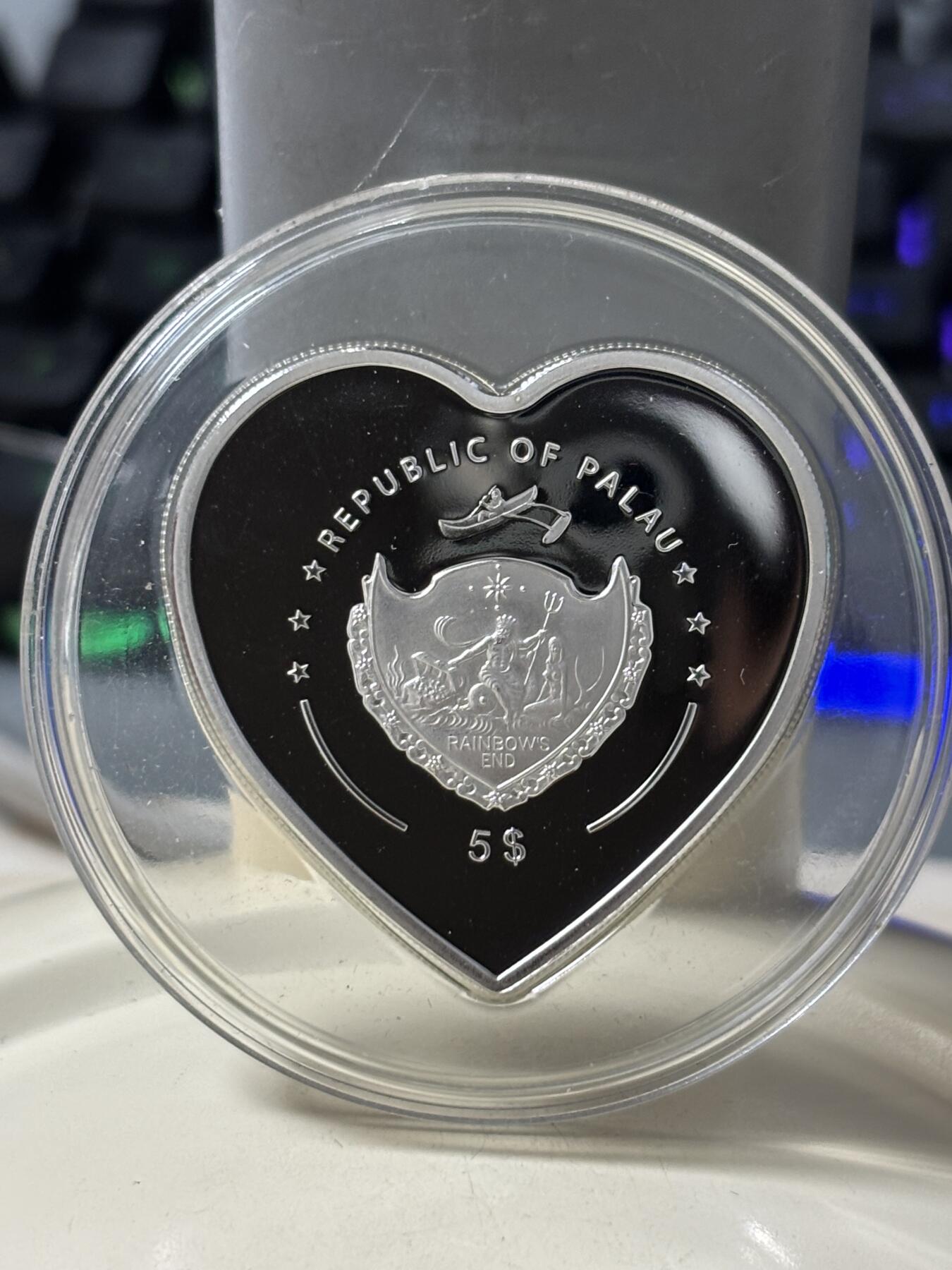 第184期拍卖 帕劳2007年把所有都给你心形镶嵌珍珠纪念银币，999银，25克，发行1997枚，有氧化