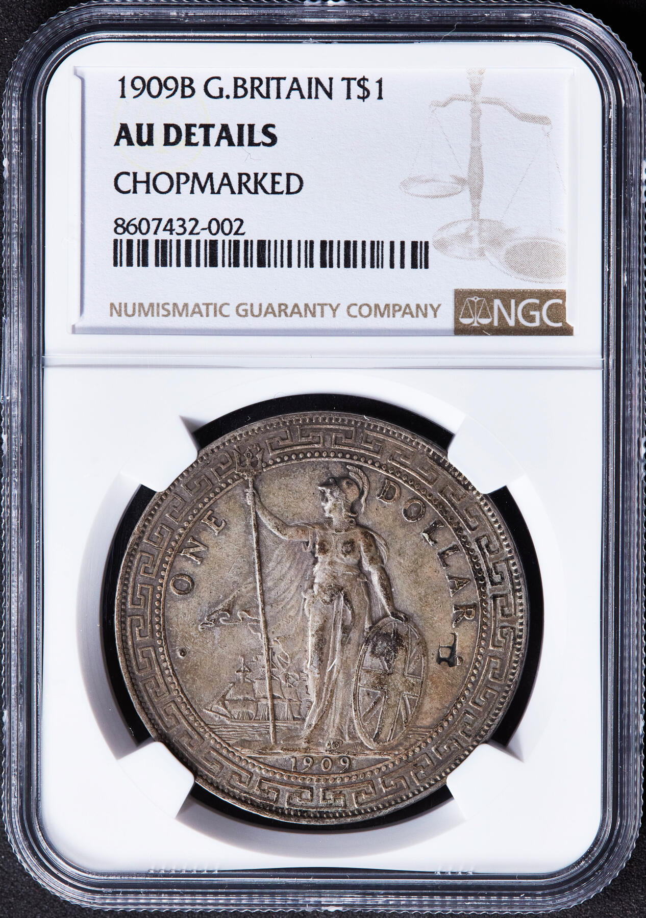 【俄甄集藏】2025年(045)12-03 星期三 晚 19:30 全场包邮 英国1909年维多利亚B版站洋1元贸易大银币，“日”字戳，NGC AUD，黄油酱彩老味道