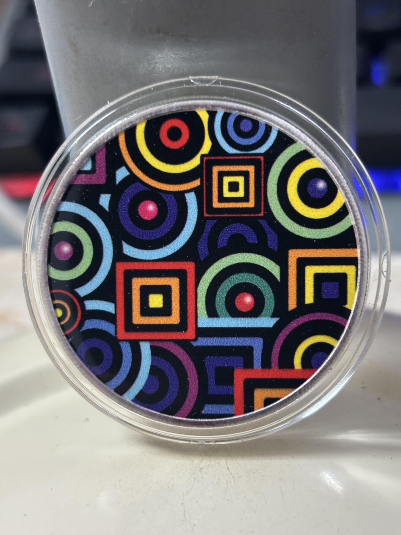 第184期拍卖 纽埃2015年革命性的3D技术1盎司纪念彩银币配眼镜，999银，发行699枚