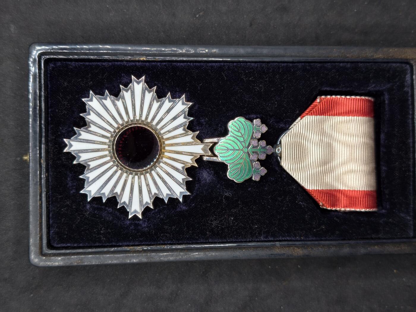 凯旋世界勋赏（第20期）（欢迎送拍）（对拍品有疑问请询问客服，不接受到手刀，出价默认拍品品相。请认真阅读拍卖规则！出价默认已认可！）（收到货请录制开箱视频，无视频概不处理问题。） 五等旭日带盒