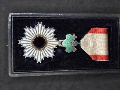 凯旋世界勋赏（第20期）（欢迎送拍）（对拍品有疑问请询问客服，不接受到手刀，出价默认拍品品相。请认真阅读拍卖规则！出价默认已认可！）（收到货请录制开箱视频，无视频概不处理问题。） - 五等旭日带盒