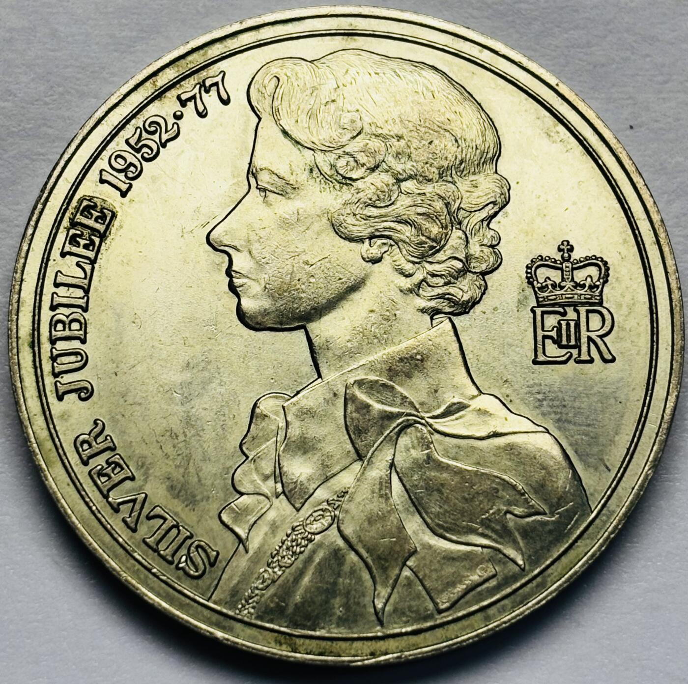 文馨钱币收藏第 283 场，【大雪鉴珍，寒英缀金】金银纪念币精品场，诚邀您的参与【长期接代拍品】 1952-1977 年英国温莎城堡，纪念女王在位 25 周年银禧纪念章，由南安普顿市铸造