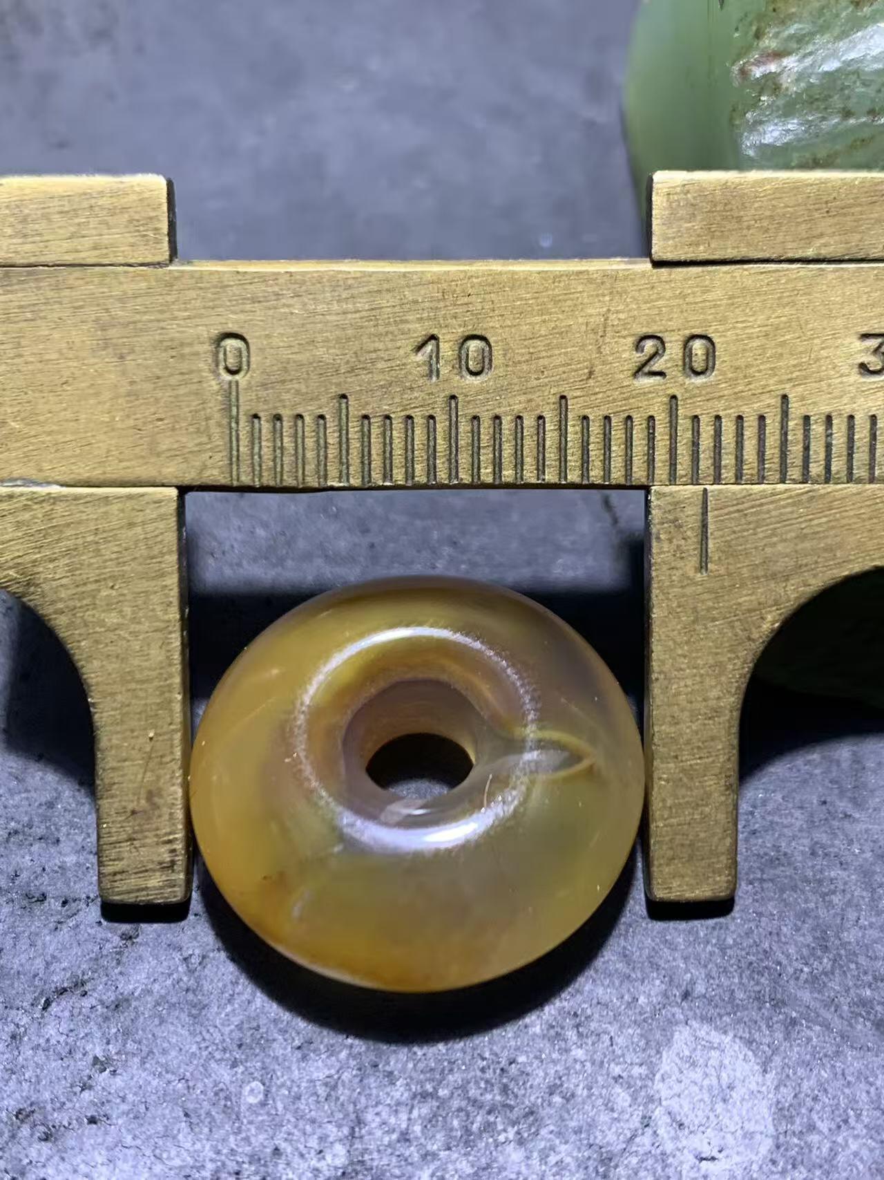 精美高润度冻料飘鸡油黄蒙料战国红玛瑙平安扣一个！