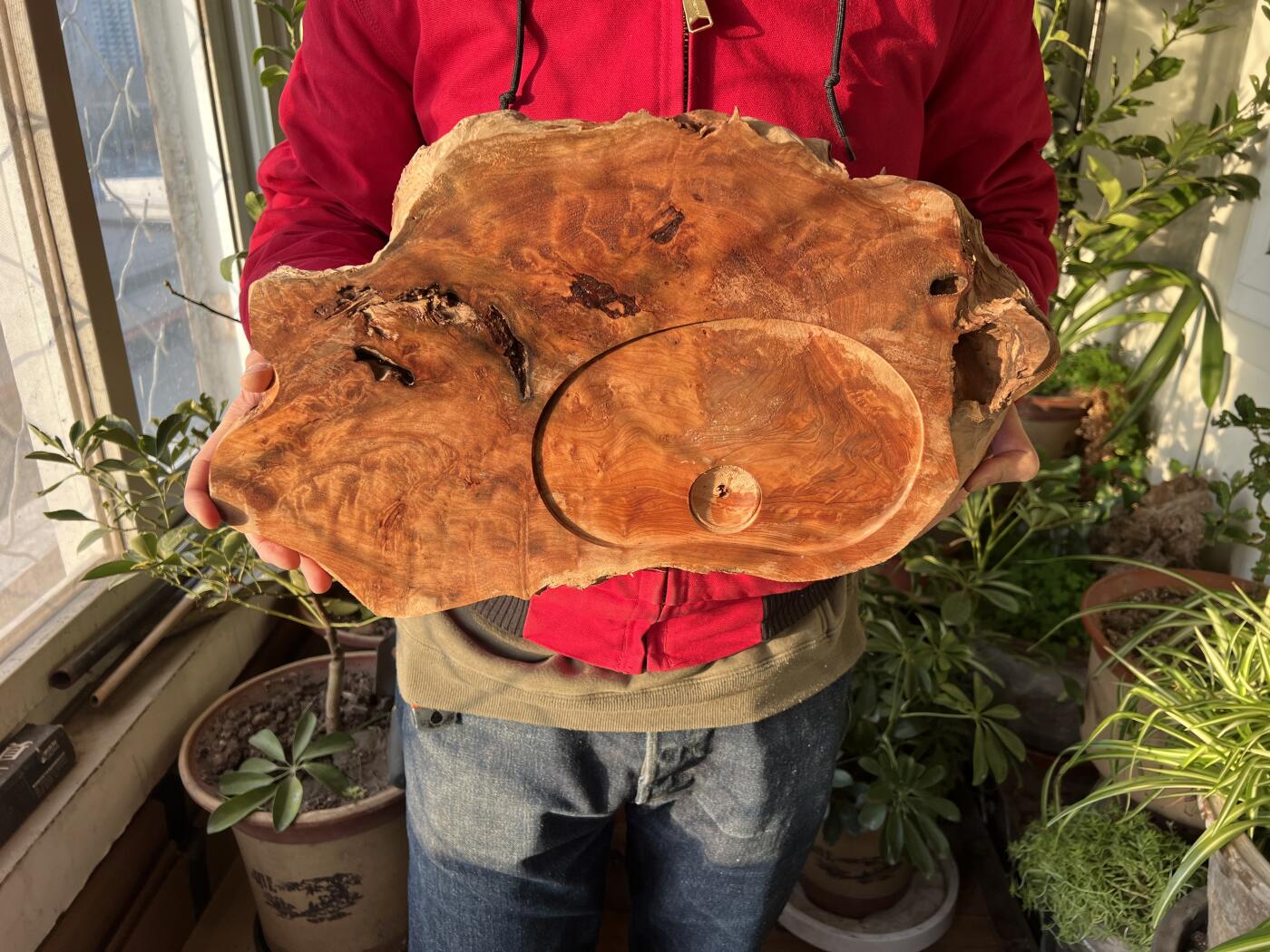 零元拍：香杉木老根榴茶盘，尺寸约：475/280/40MM，满花，药香满鼻，因为没有上漆，干燥天气可能会产生裂纹，属于正常现象