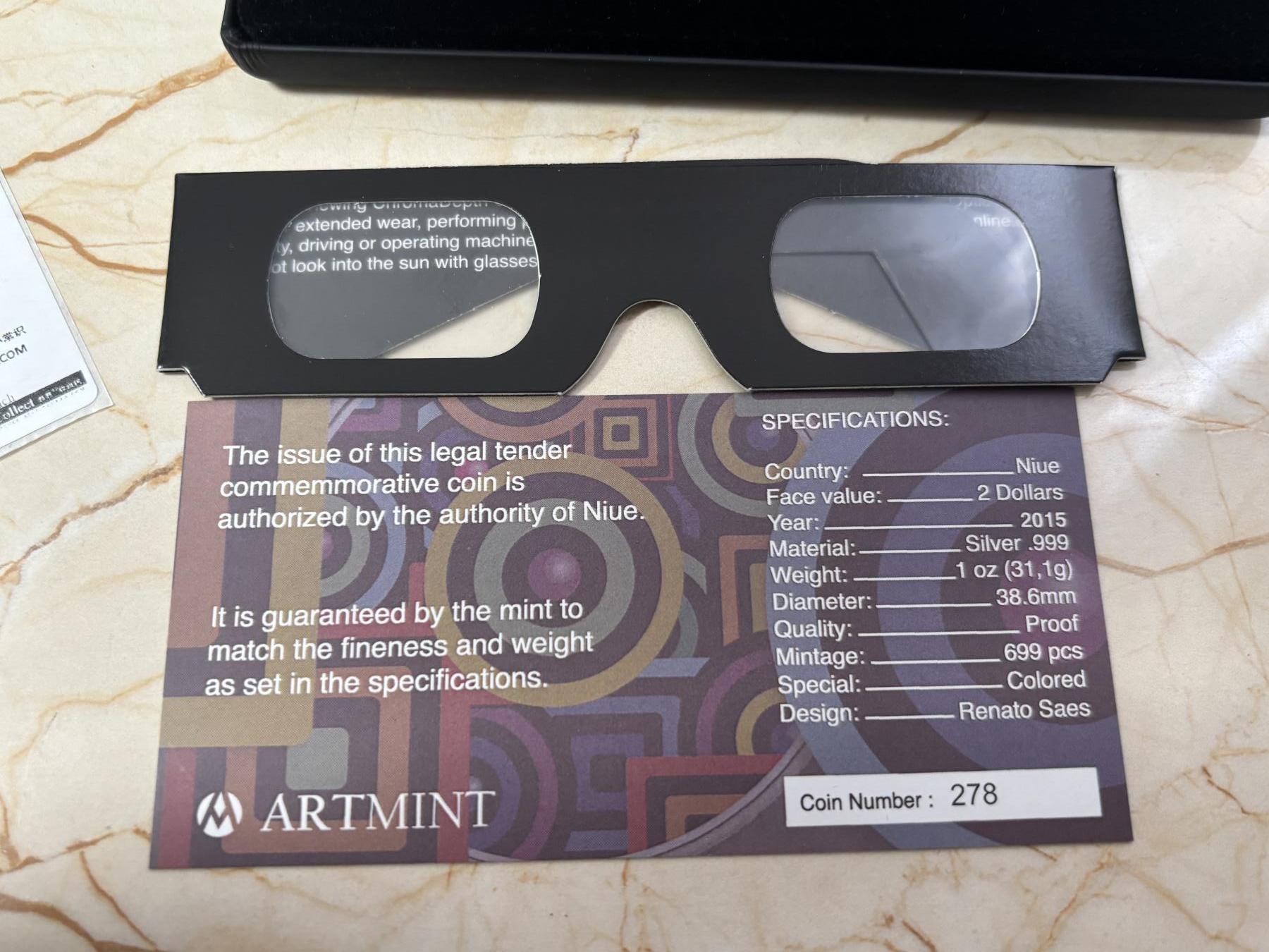 第184期拍卖 纽埃2015年革命性的3D技术1盎司纪念彩银币配眼镜，999银，发行699枚