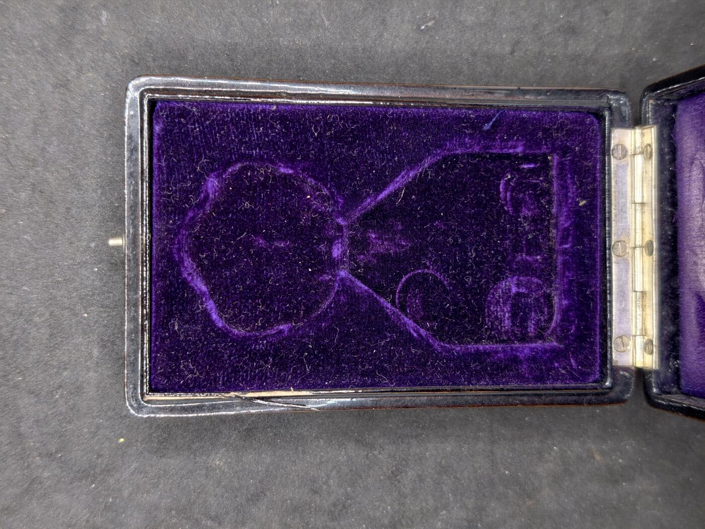 凯旋世界勋赏（第20期）（欢迎送拍）（对拍品有疑问请询问客服，不接受到手刀，出价默认拍品品相。请认真阅读拍卖规则！出价默认已认可！）（收到货请录制开箱视频，无视频概不处理问题。） 漆盒空盒