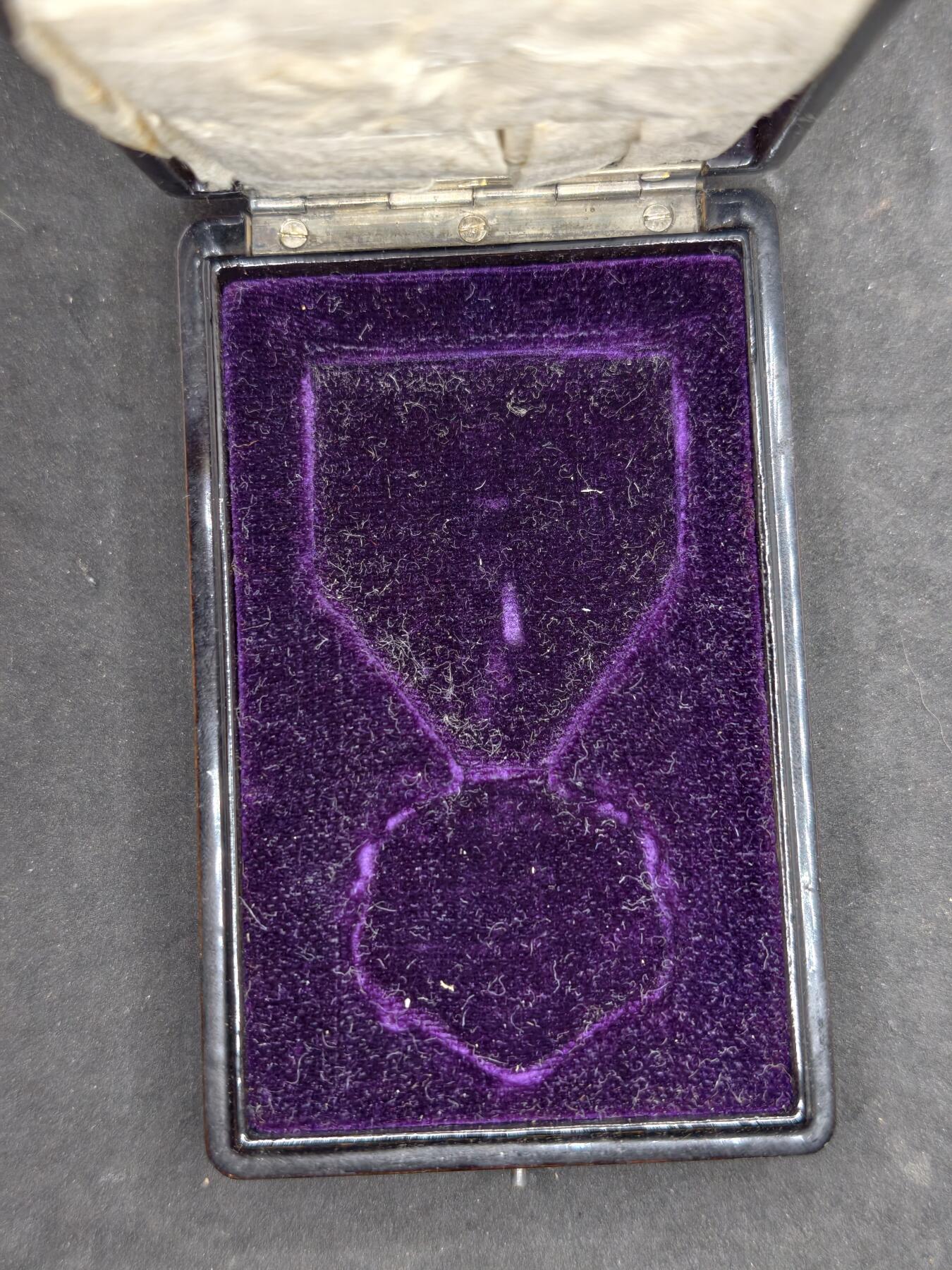 凯旋世界勋赏（第20期）（欢迎送拍）（对拍品有疑问请询问客服，不接受到手刀，出价默认拍品品相。请认真阅读拍卖规则！出价默认已认可！）（收到货请录制开箱视频，无视频概不处理问题。） 桐叶章空盒