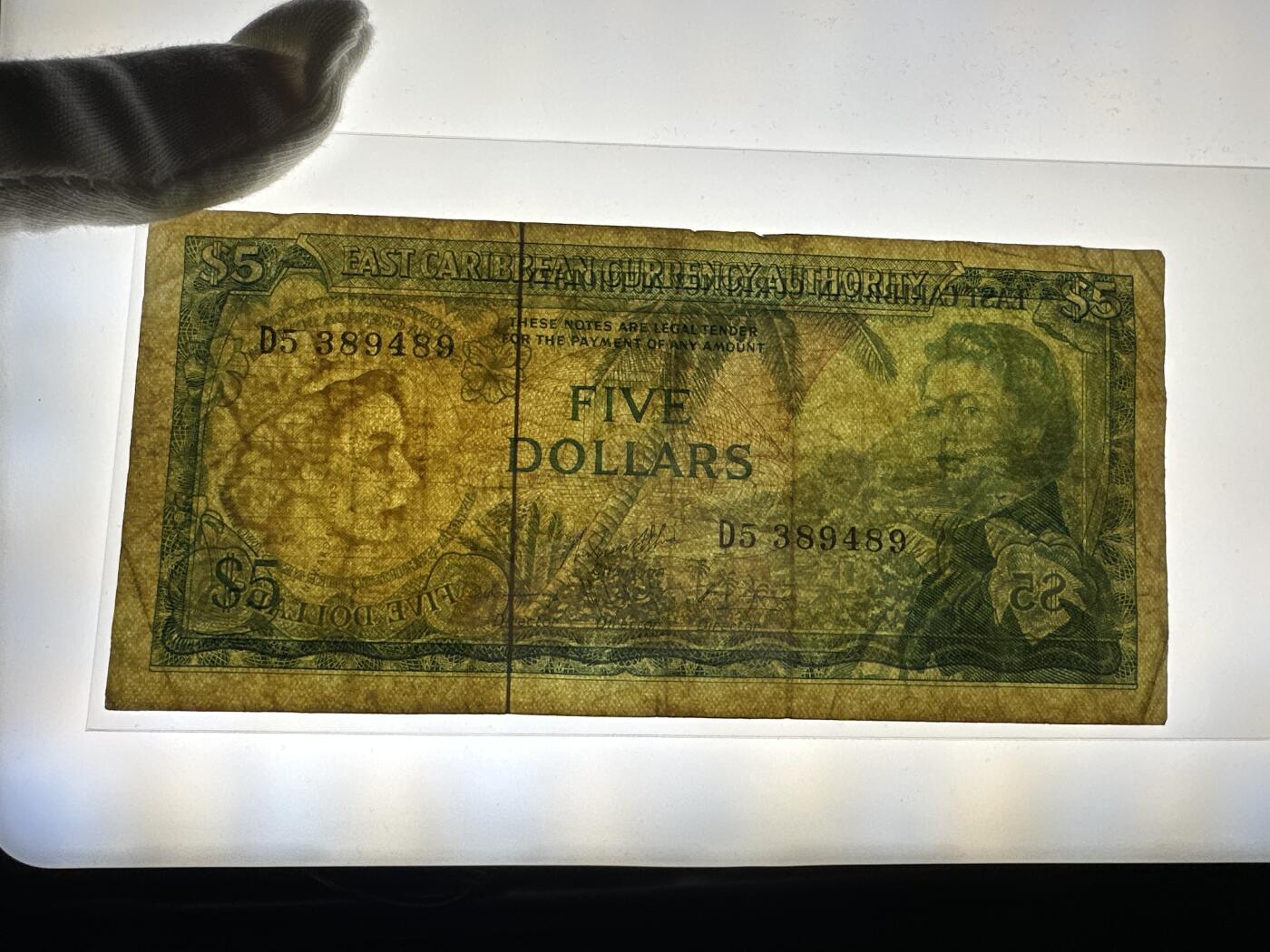 12.5纸币专场 东加勒比1965年5元 女王戎装像