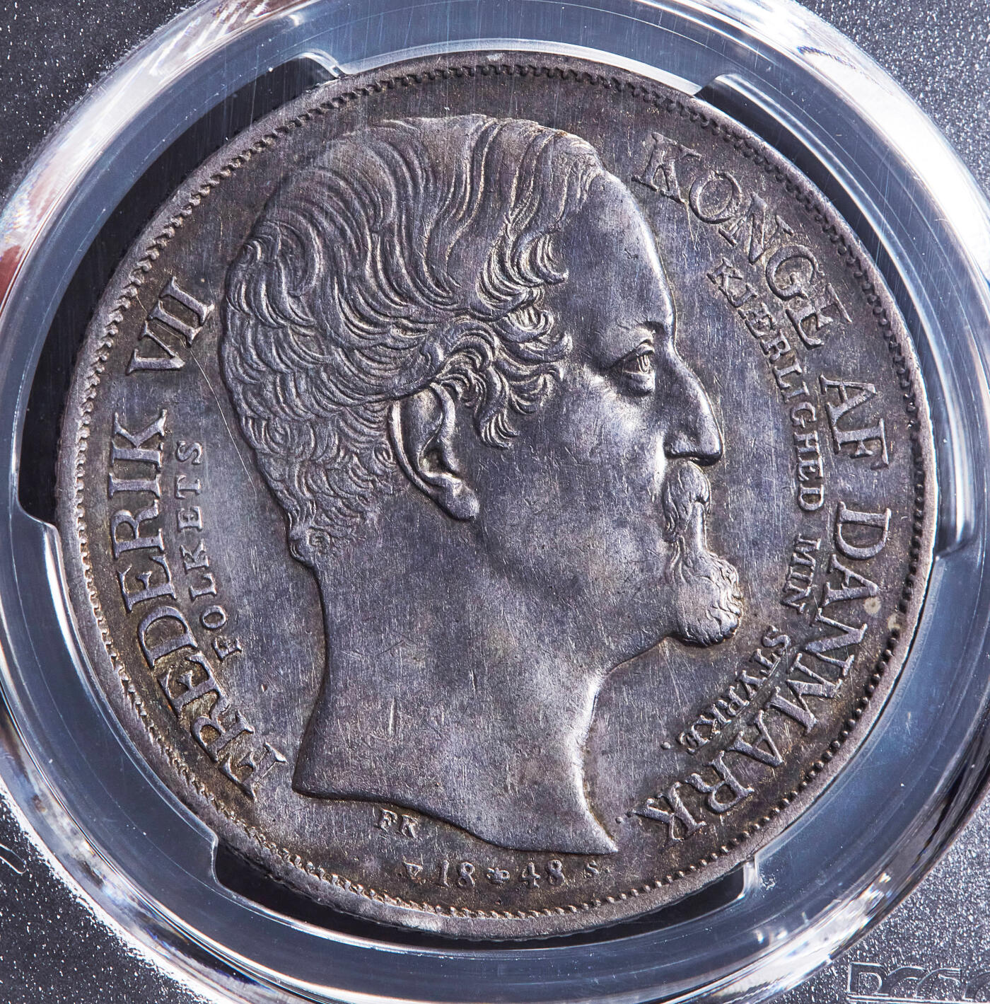 【俄甄集藏】2025年(045)12-03 星期三 晚 19:30 全场包邮 丹麦1848年纪念克里斯蒂安八世逝世-弗雷德里克七世即位双帝头像1斯比西达勒大银币，PCGS AUD，原味酱彩老包浆，细节犀利，名誉品种，发行量47000枚